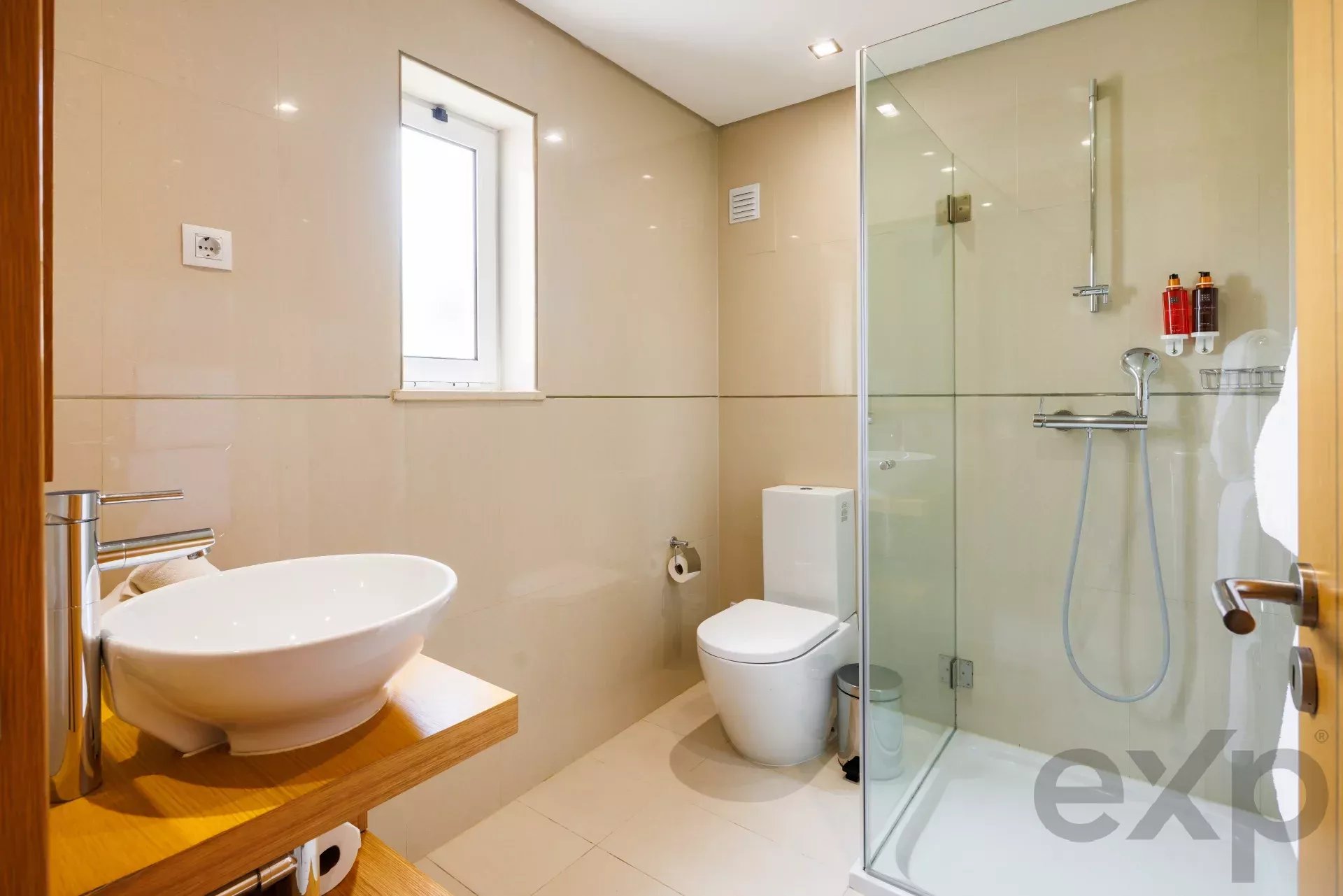 Modern T4 Villa with Private Pool in Vale da Lapa Resort