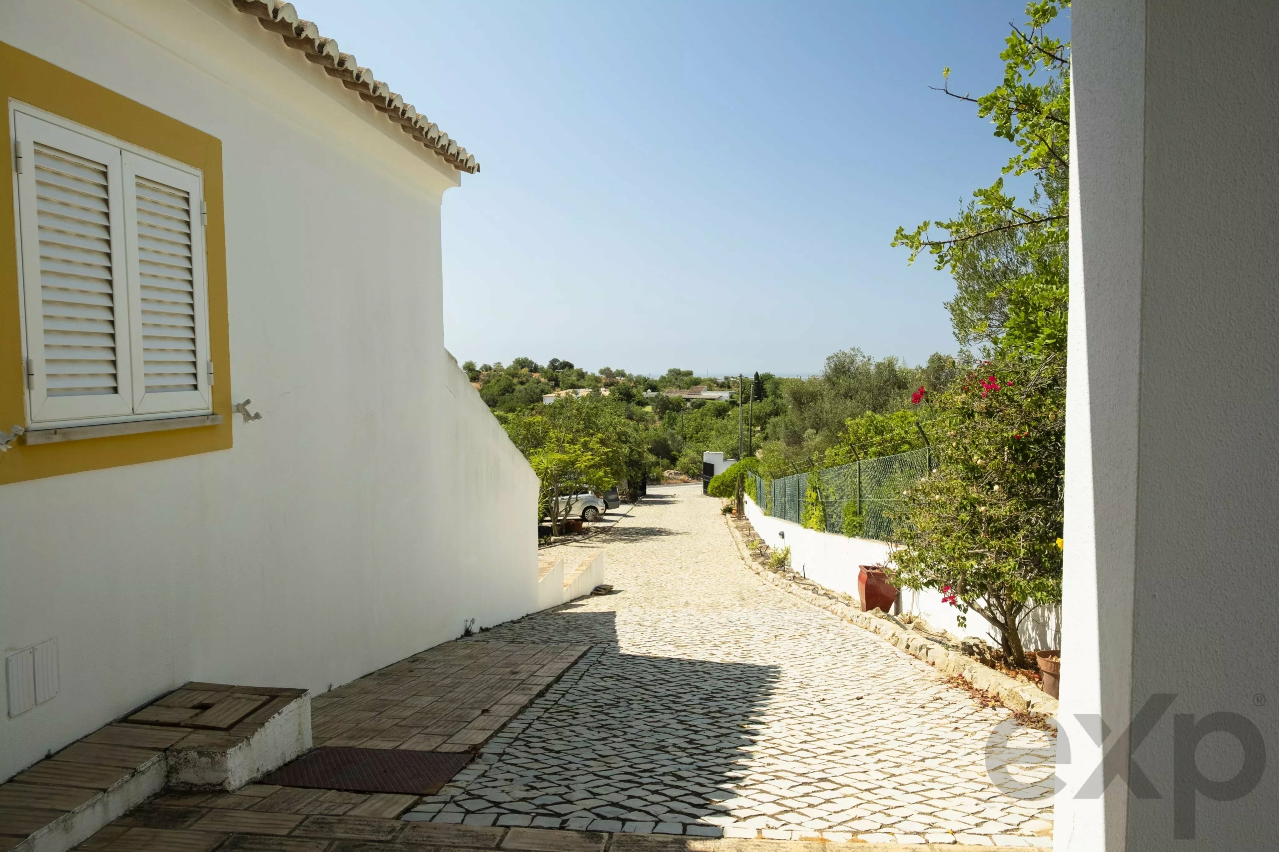 Country house with stunning views over the countryside and sea in the Algarve