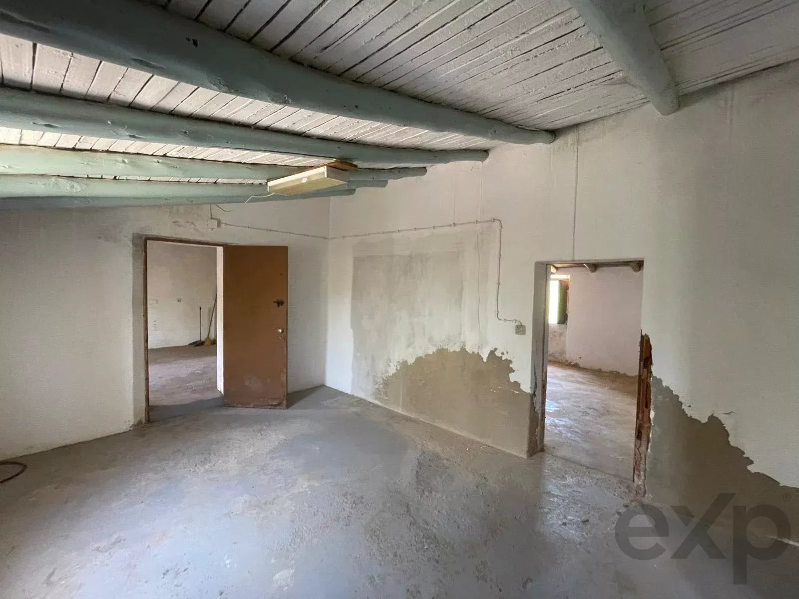 Traditional Farmhouse with Exceptional Equestrian Potential in São Marcos da Serra