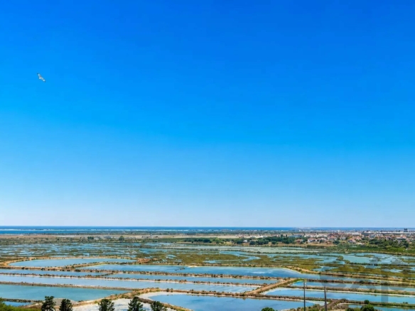 Elegant 3-Bedroom Apartment with Stunning Views over the Ria Formosa