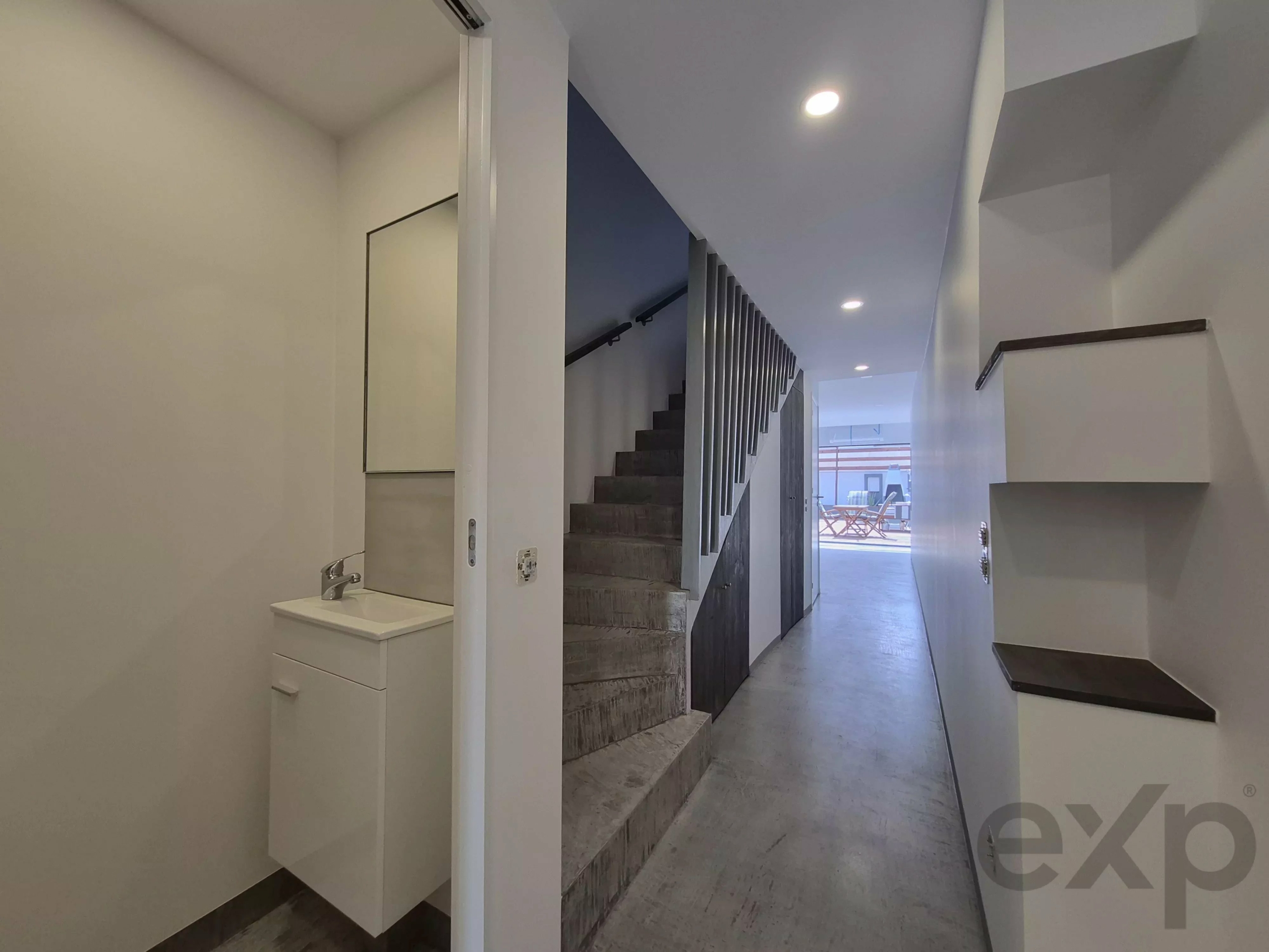 New house, 2 bedrooms, large patio, Alvor center