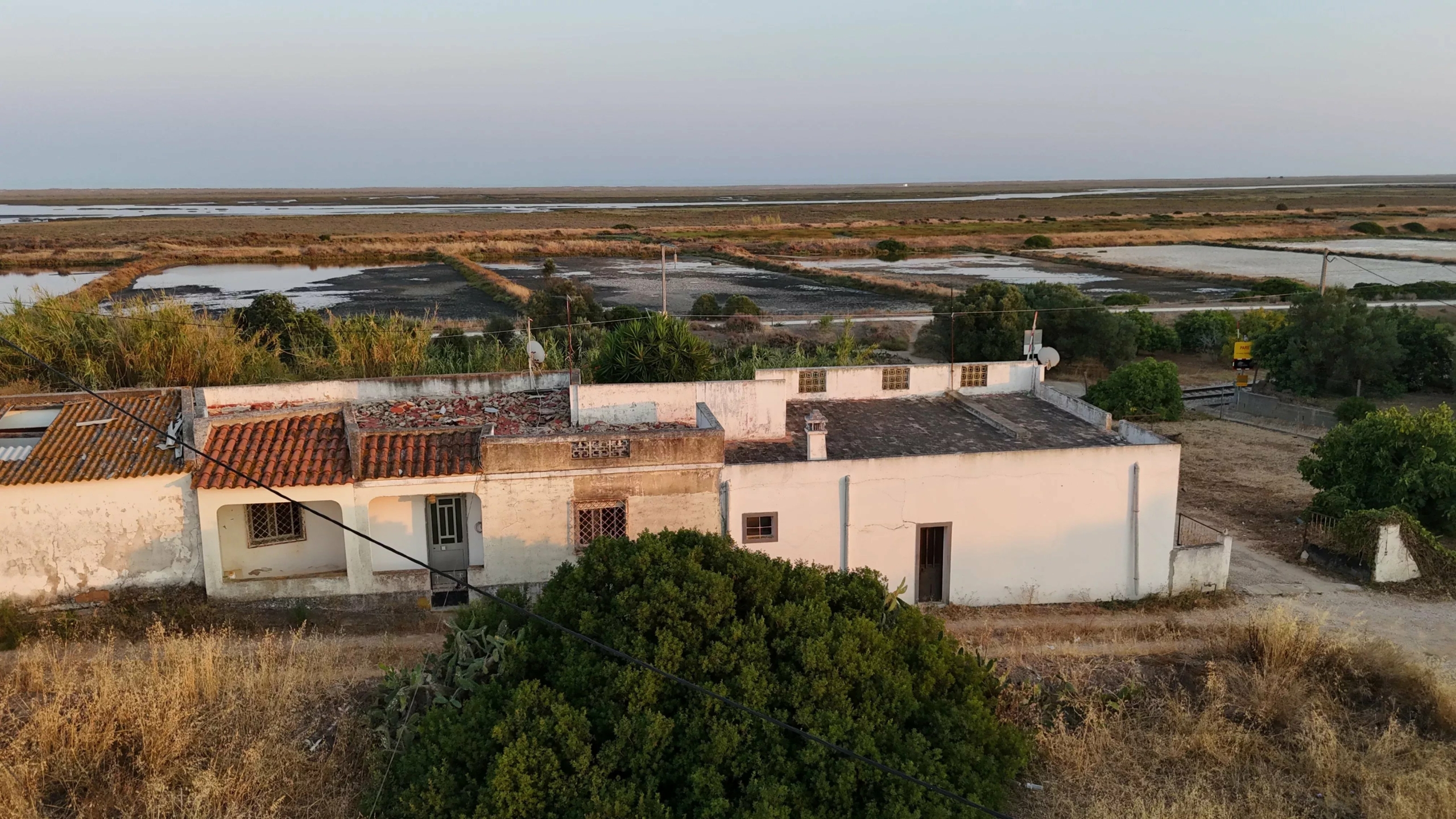 Maison à rénover en première ligne de la Ria Formosa