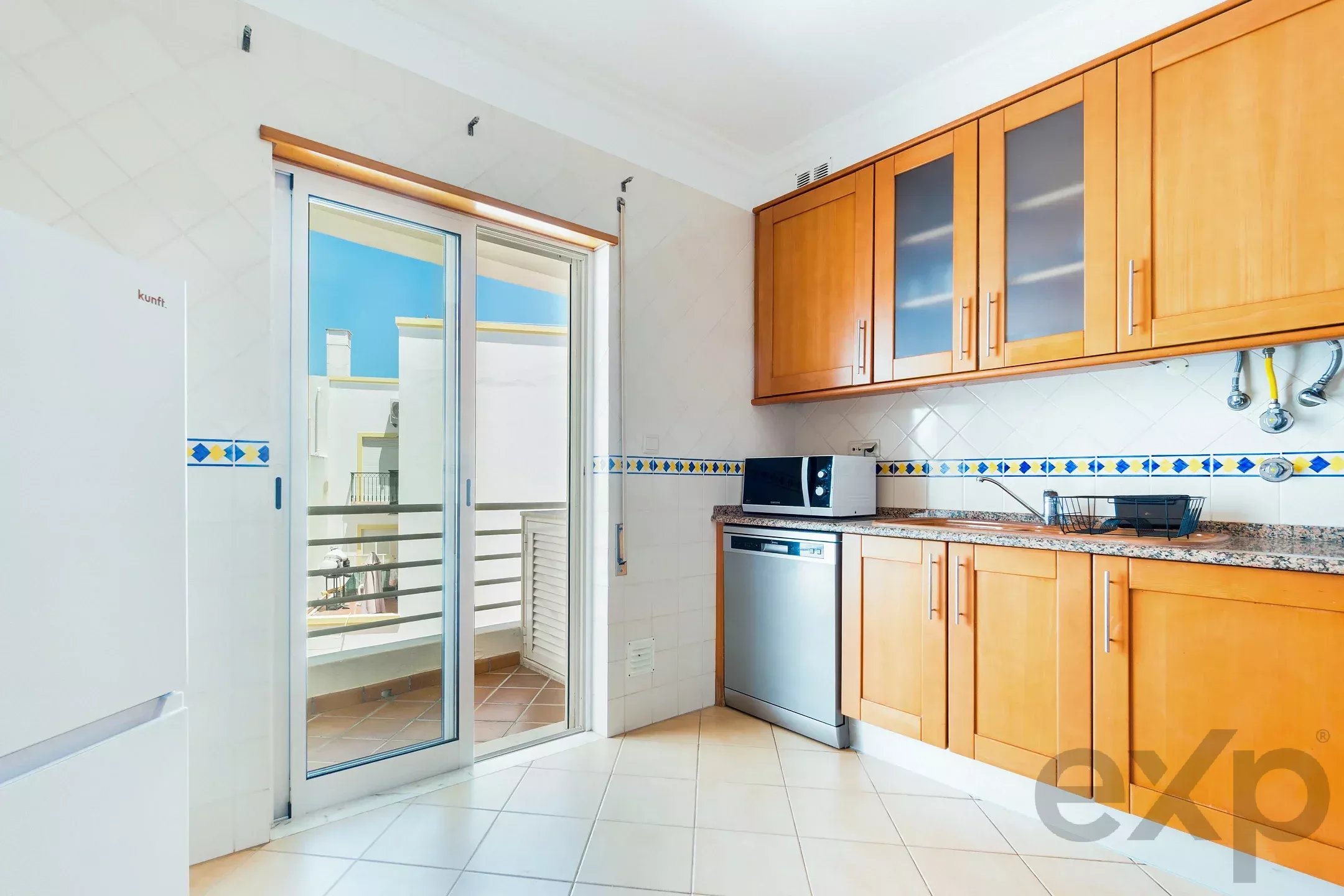 Furnished 2-bedroom apartment with terrace and parking in the centre of Cabanas de Tavira