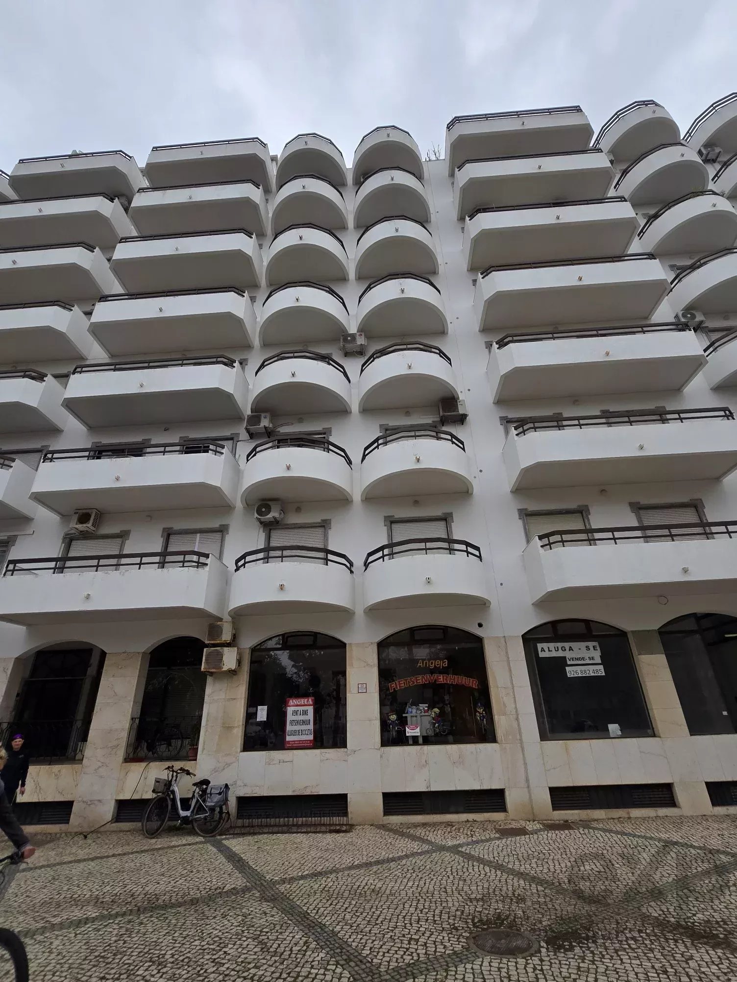Commercial store of 72 m² in downtown Monte Gordo — business in operation
