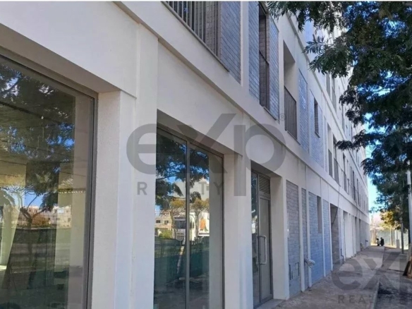 Retail Opportunity in Quelfes – Prime Location!