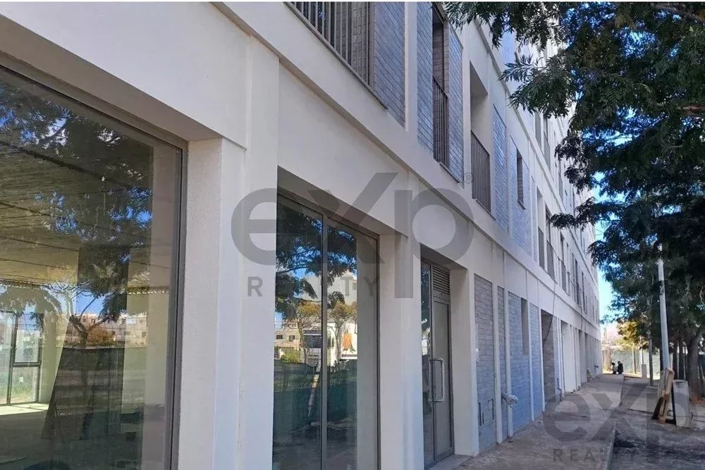 Retail Opportunity in Quelfes – Prime Location!