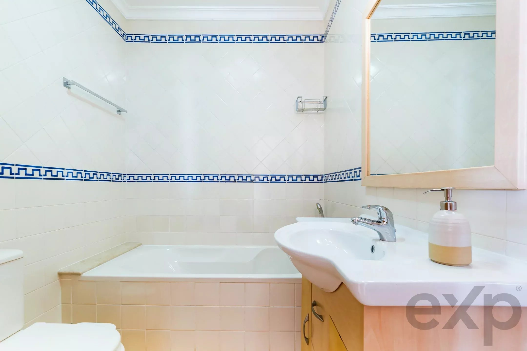 Furnished 2-bedroom apartment with terrace and parking in the centre of Cabanas de Tavira
