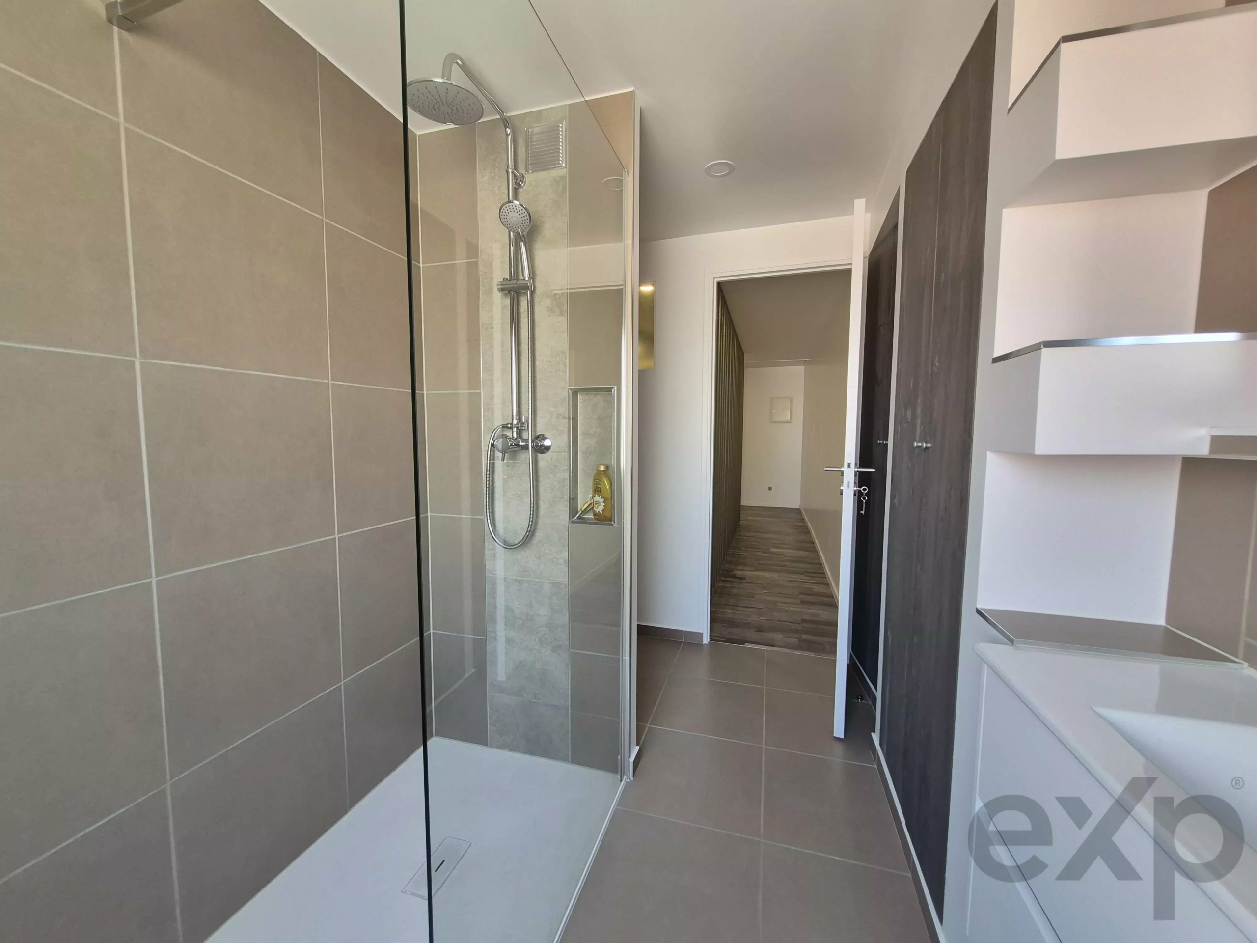 New house, 2 bedrooms, large patio, Alvor center