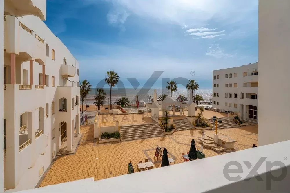 Modern 2-Bedroom Beachfront Apartment in Quarteira