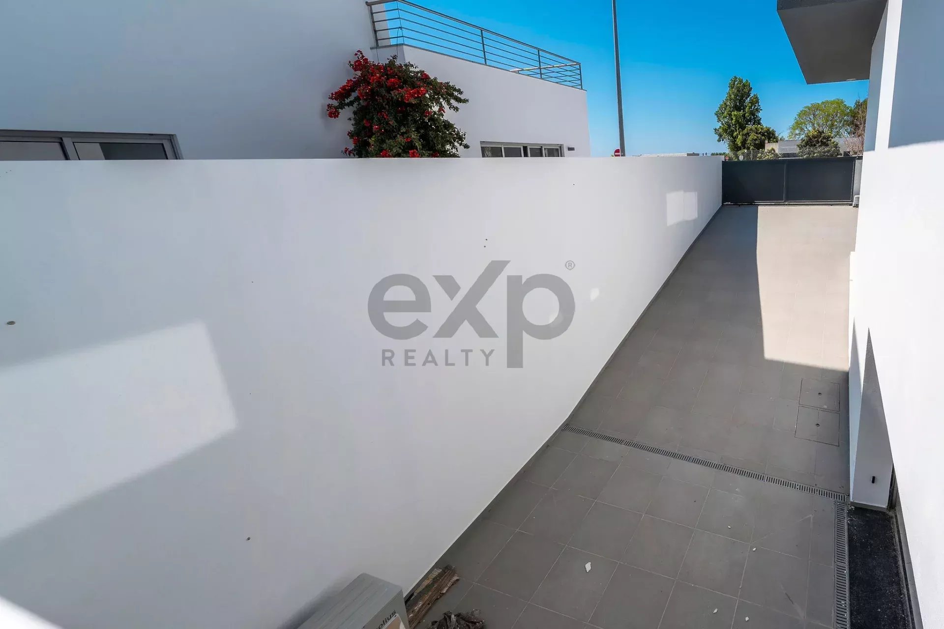 Contemporary Newly Built T6 Villa by Tavira Waterfront