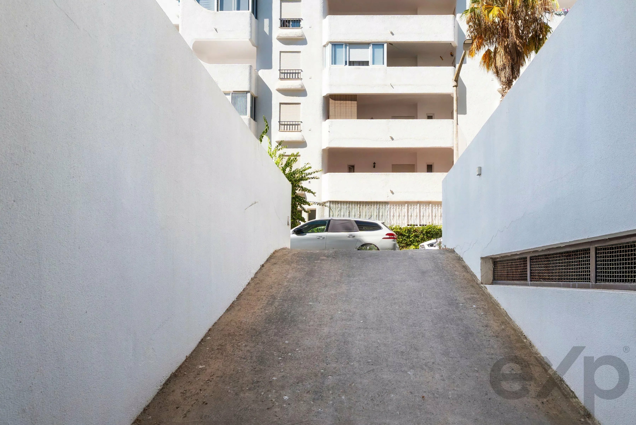 Modern beachfront apartment in Quarteira