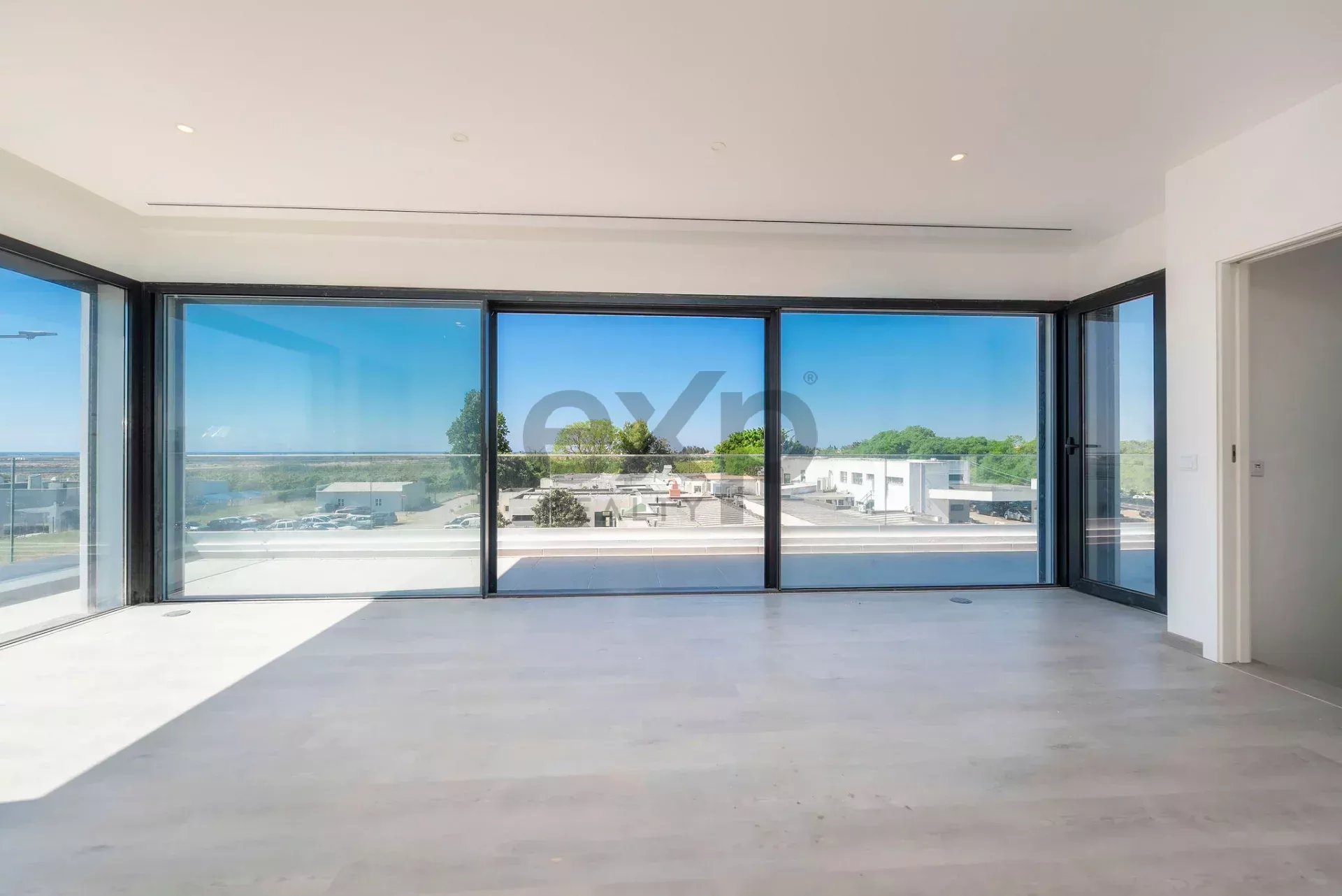 Contemporary Newly Built T6 Villa by Tavira Waterfront