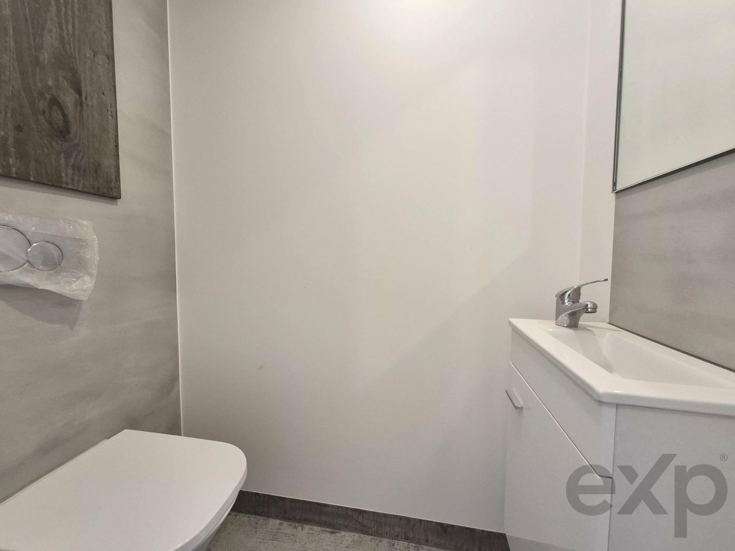 New house, 2 bedrooms, large patio, Alvor center