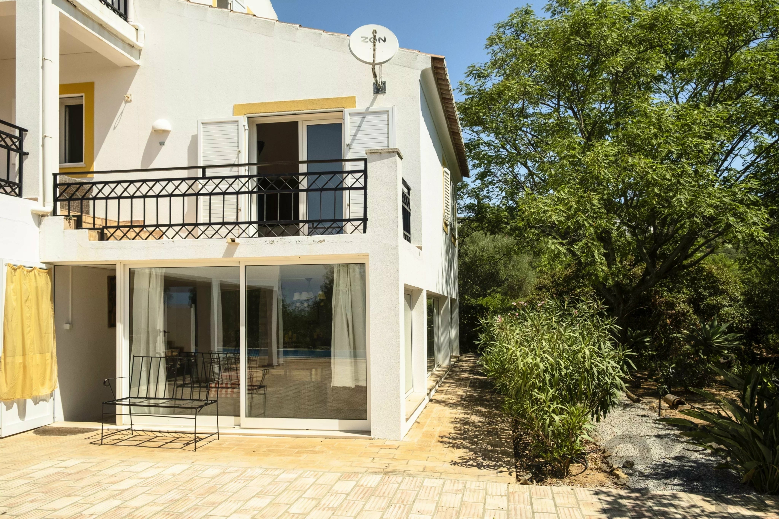 Country house with stunning views over the countryside and sea in the Algarve