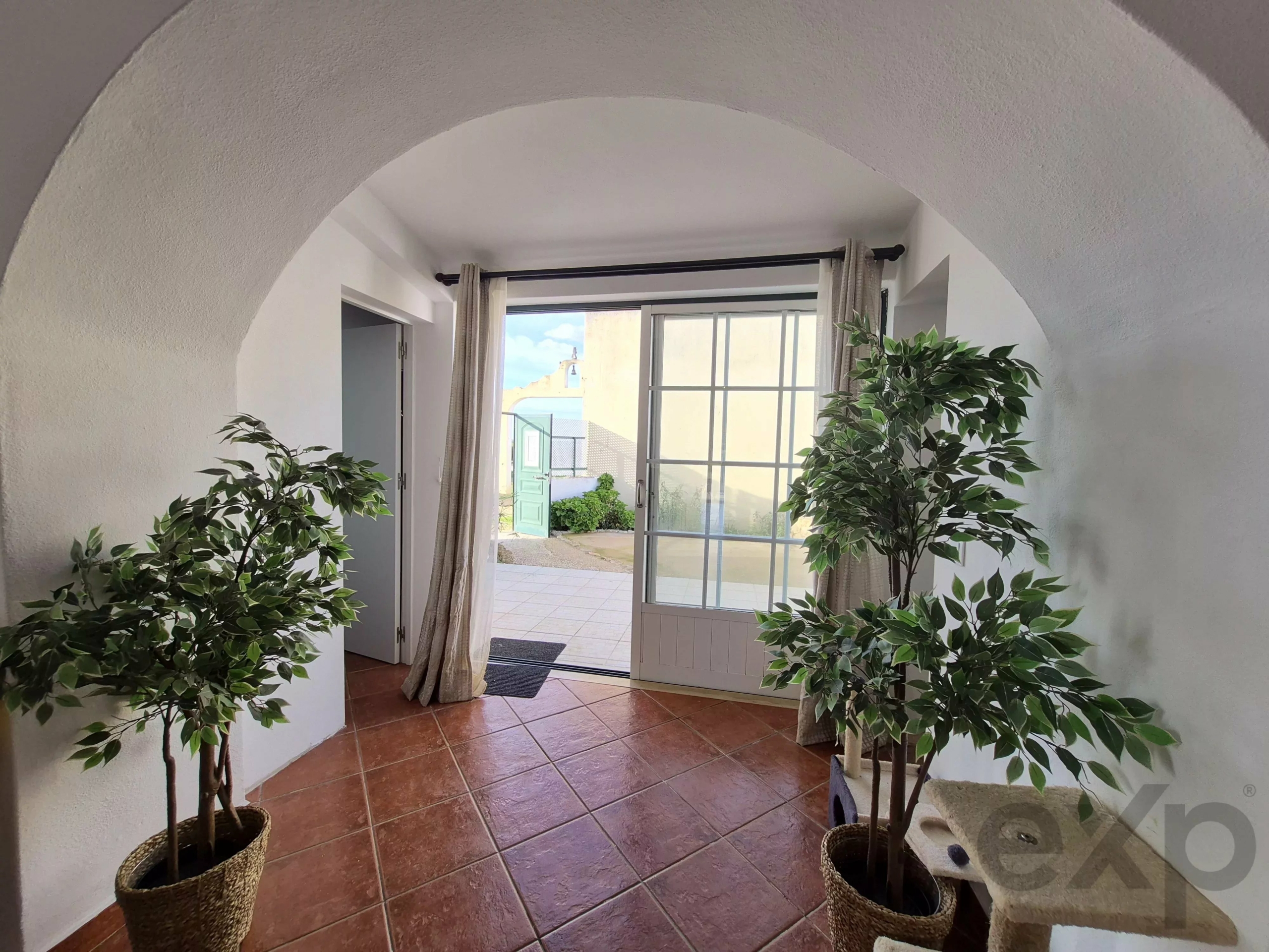 Renovated farmhouse ideally located in the middle of nature.