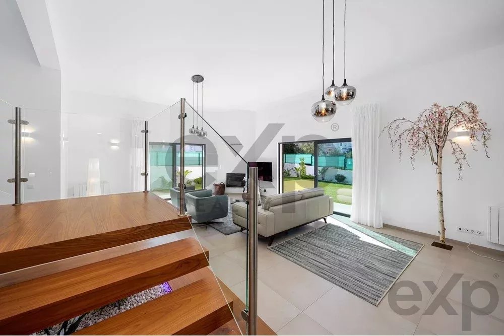 New T4 villa 5 min car to the Beach.
