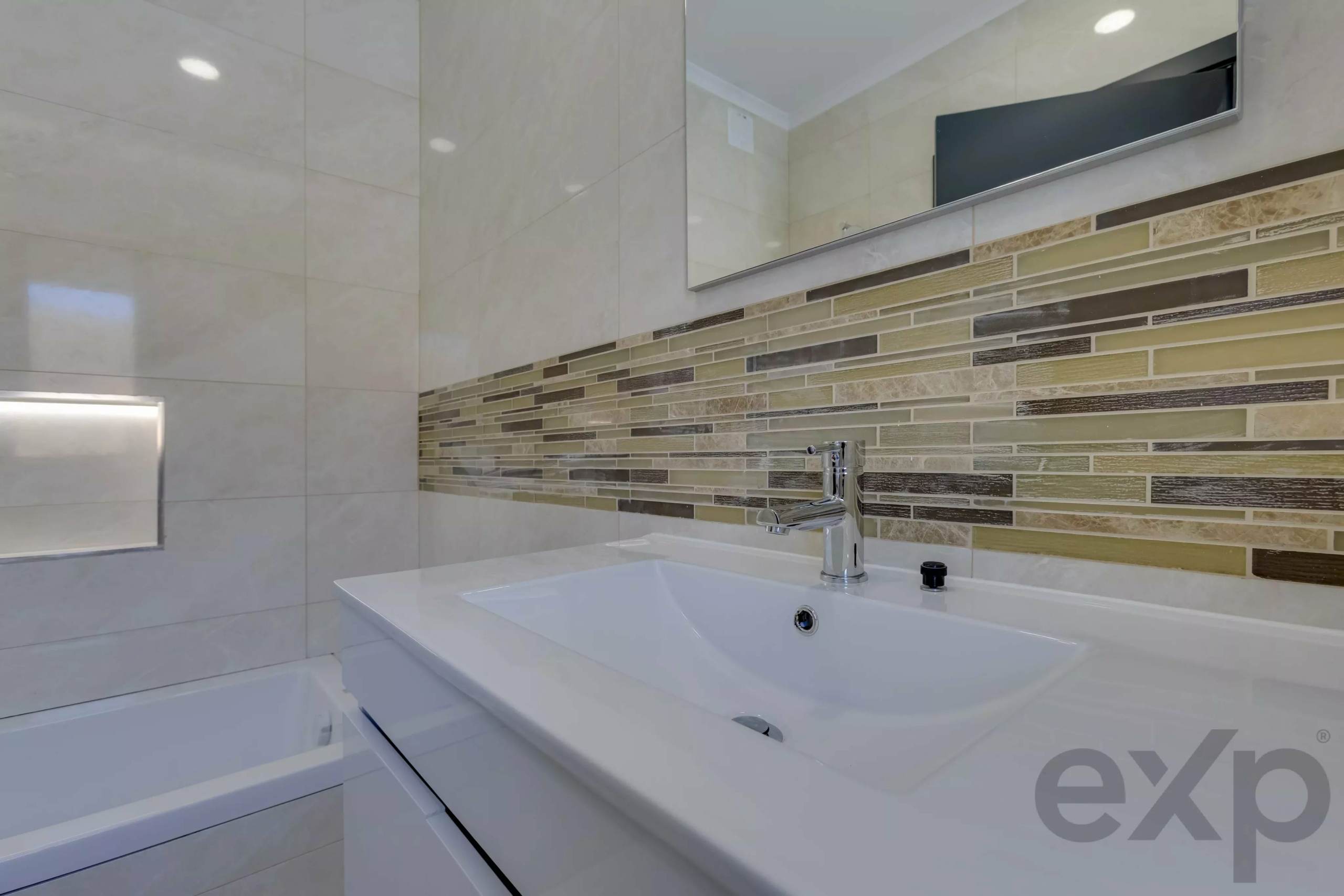 New-Build Villa with Private Pool, Steps from Meia Praia, Lagos