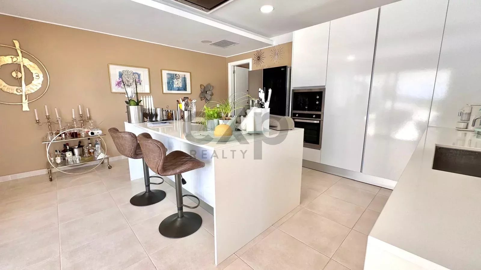 Luxury 4-bedroom villa of 437 m² with swimming pool – Mexilhoeira Grande, Portimão