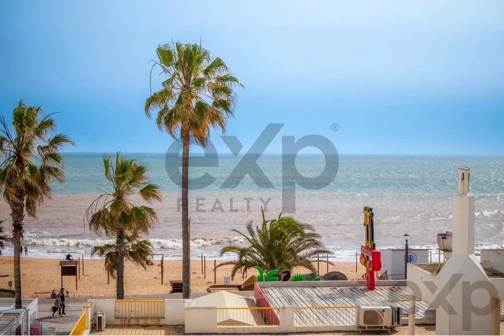 Modern 2-Bedroom Beachfront Apartment in Quarteira