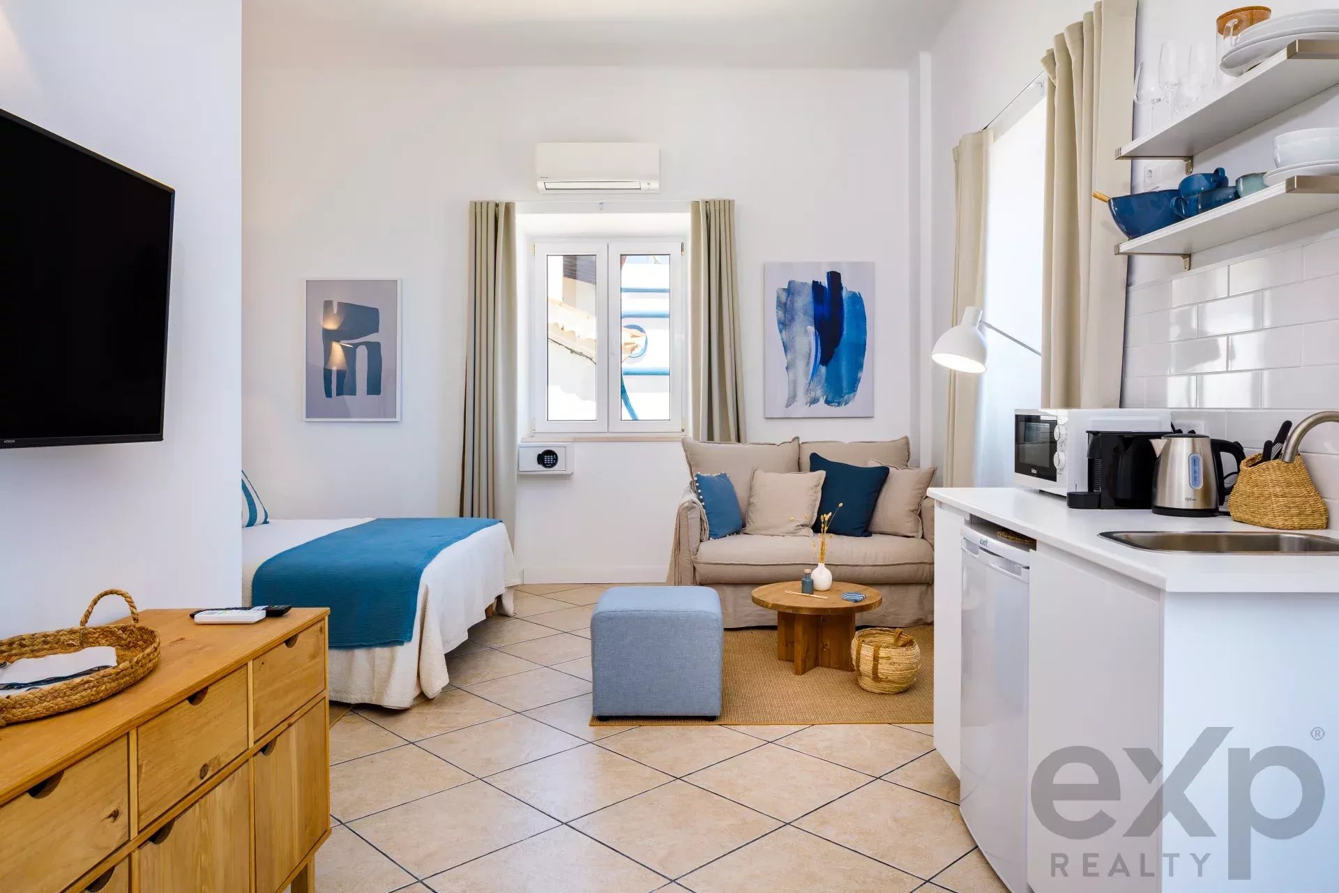 Operating Investment – 4 Beachside Studio Apartments in Central Carvoeiro