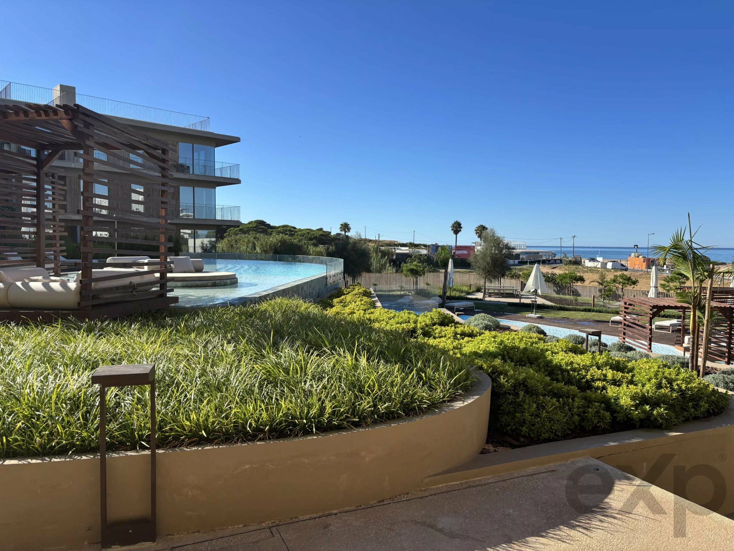 Viver de Luxo Frente ao Mar no Horizon Ocean Gardens: Apartamento T1 Novo em Quarteira