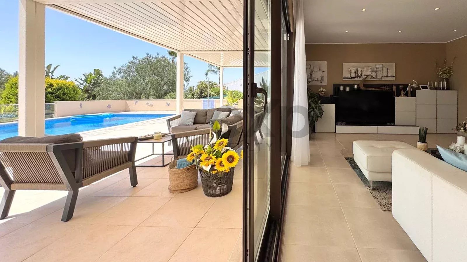Luxury 4-bedroom villa of 437 m² with swimming pool – Mexilhoeira Grande, Portimão