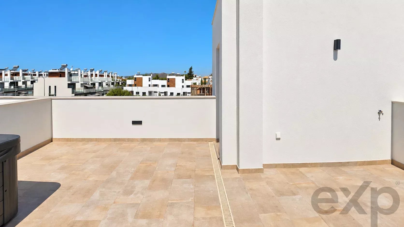 Maison neuve de 3 chambres à 5 minutes de la plage de Fuseta
