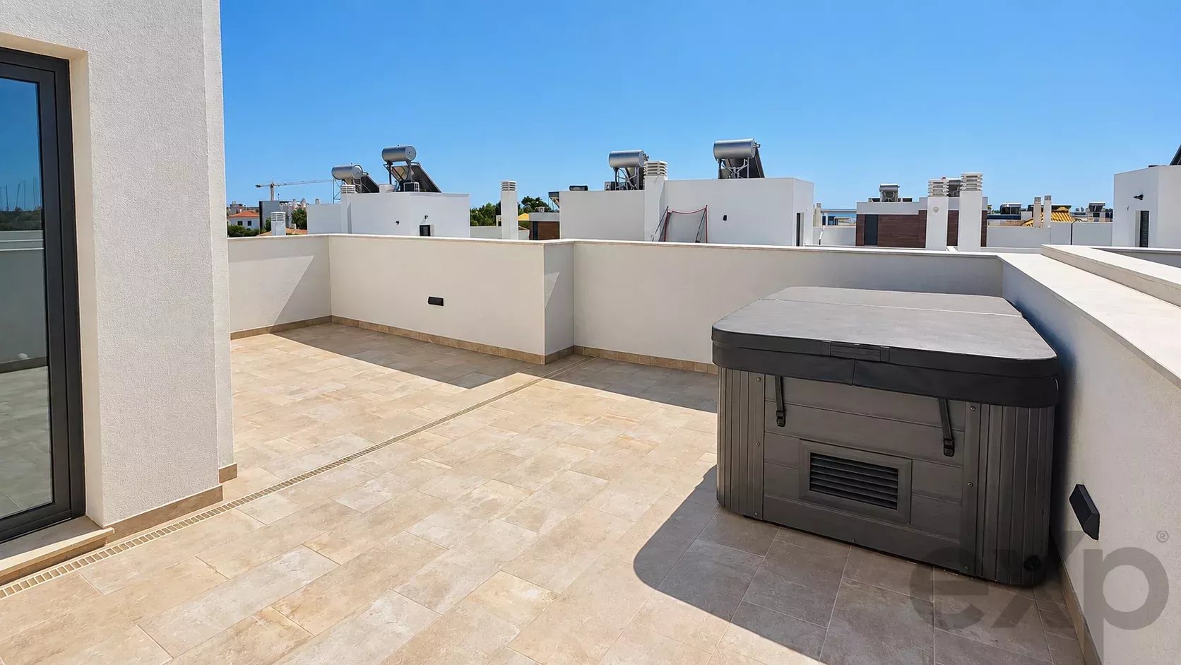 Maison neuve de 3 chambres à 5 minutes de la plage de Fuseta