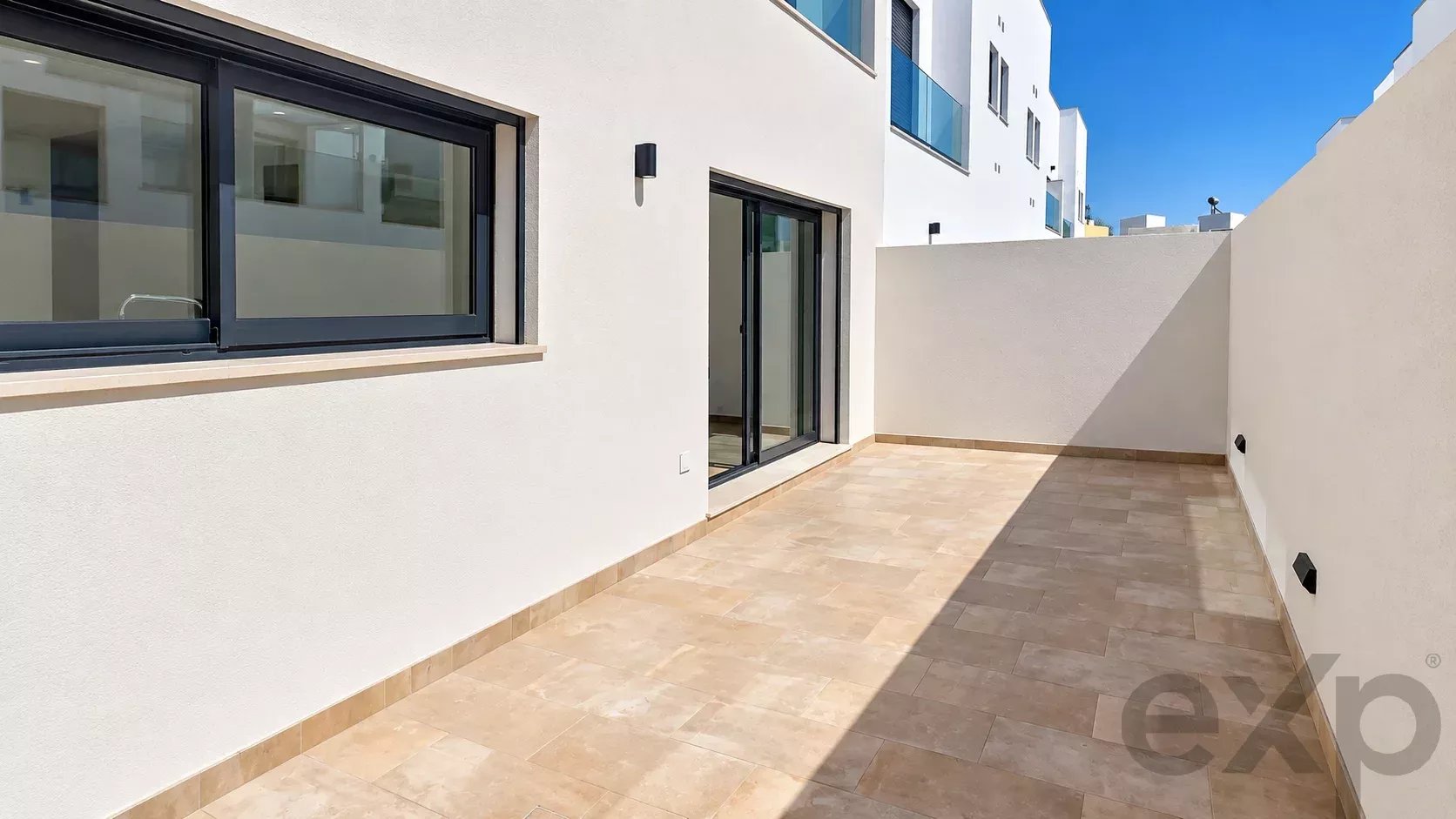 Maison neuve de 3 chambres à 5 minutes de la plage de Fuseta