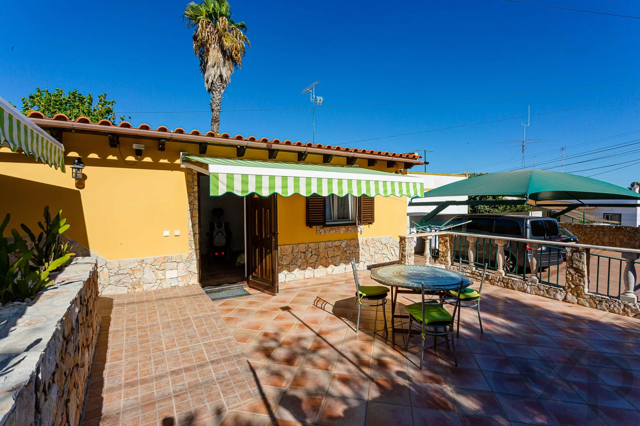 3-bedroom house with a separate studio next to the Ria Formosa