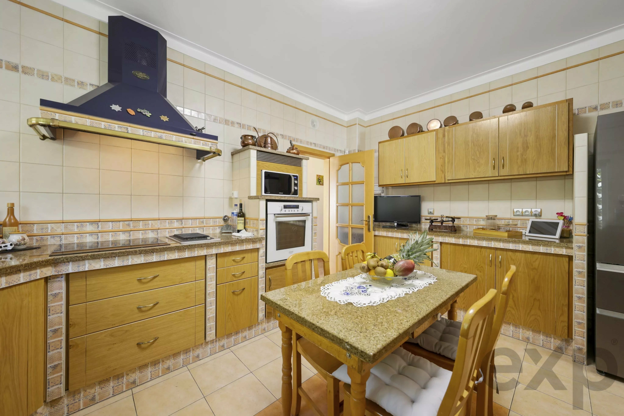 Detached villa with pool and garage, 5 minutes walk from Praia do Vau - Portimão