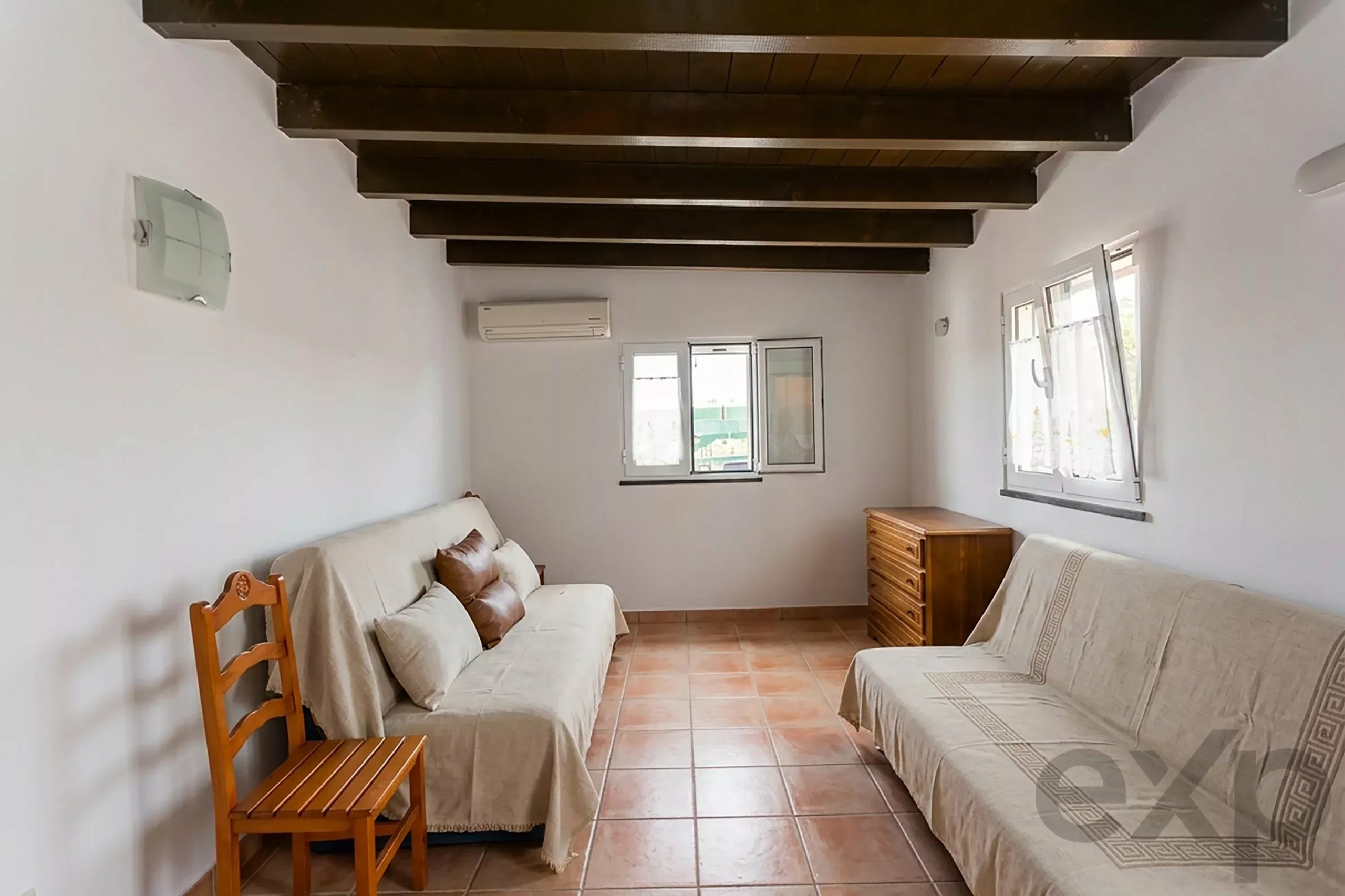 3-bedroom house with a separate studio next to the Ria Formosa