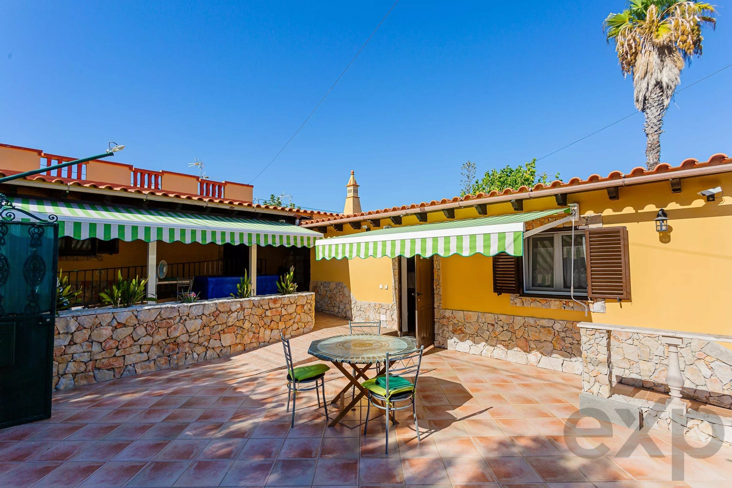 3-bedroom house with a separate studio next to the Ria Formosa