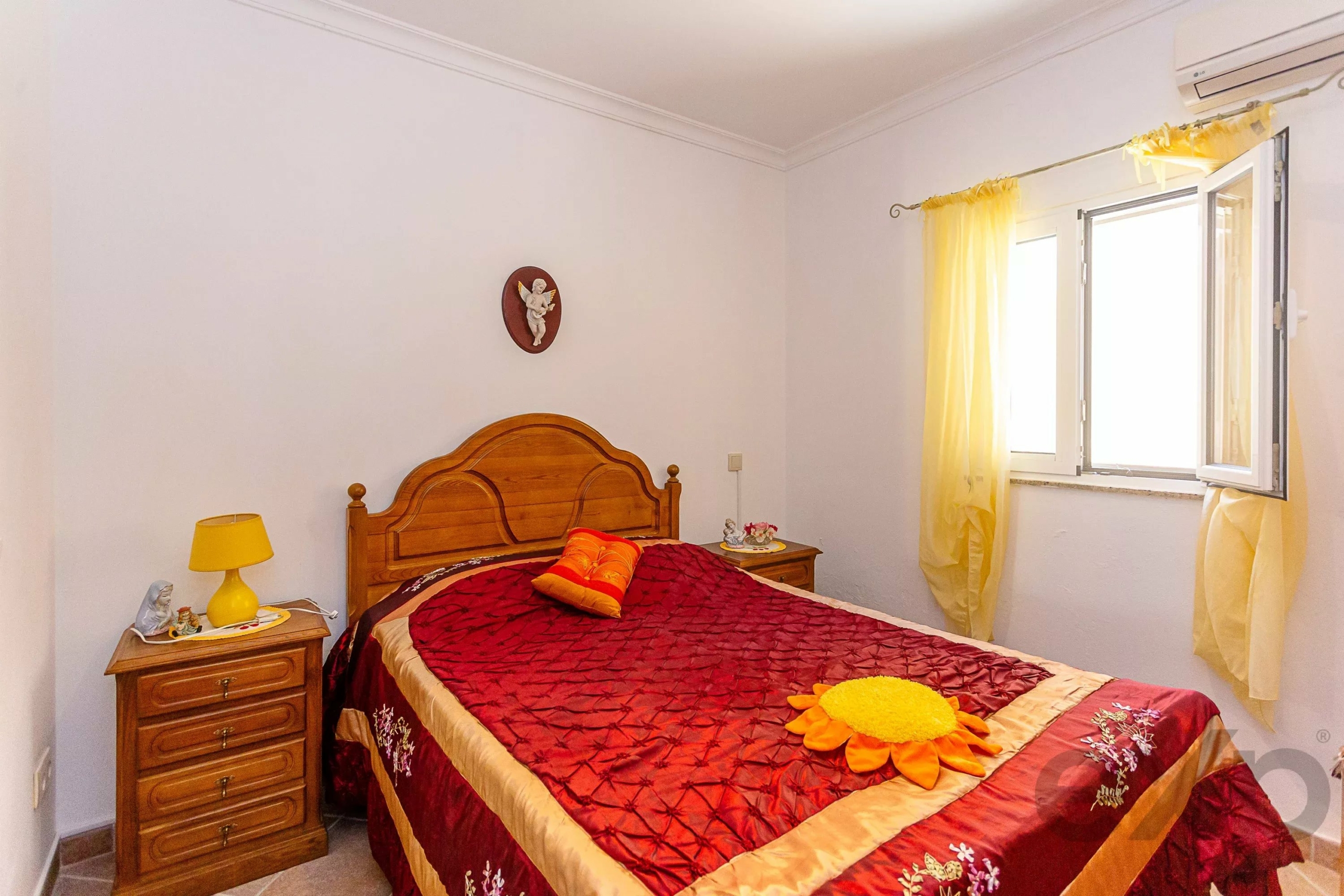3-bedroom house with a separate studio next to the Ria Formosa