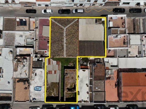 Building with an Algarve soul: 357m² in Olhão Center with viability for 5 floors