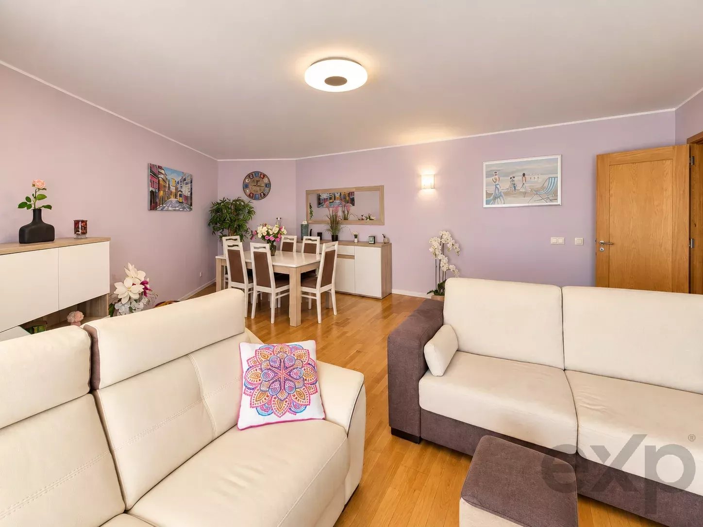 Appartement spacieux et lumineux de deux chambres dans une résidence fermée avec piscine et parking privé