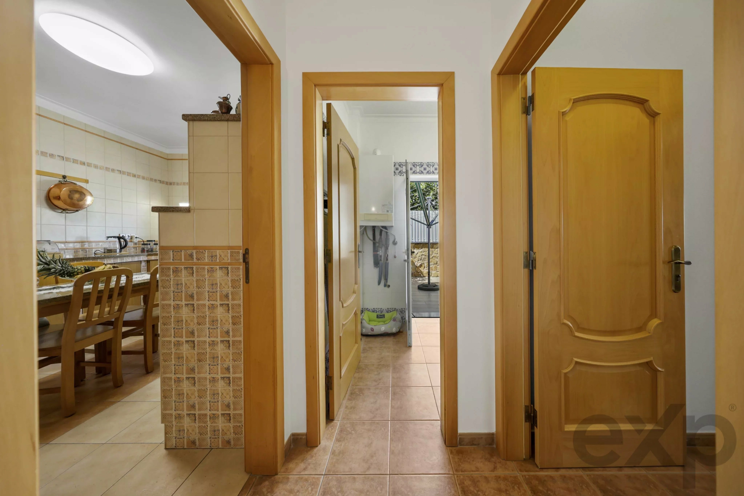 Detached villa with pool and garage, 5 minutes walk from Praia do Vau - Portimão