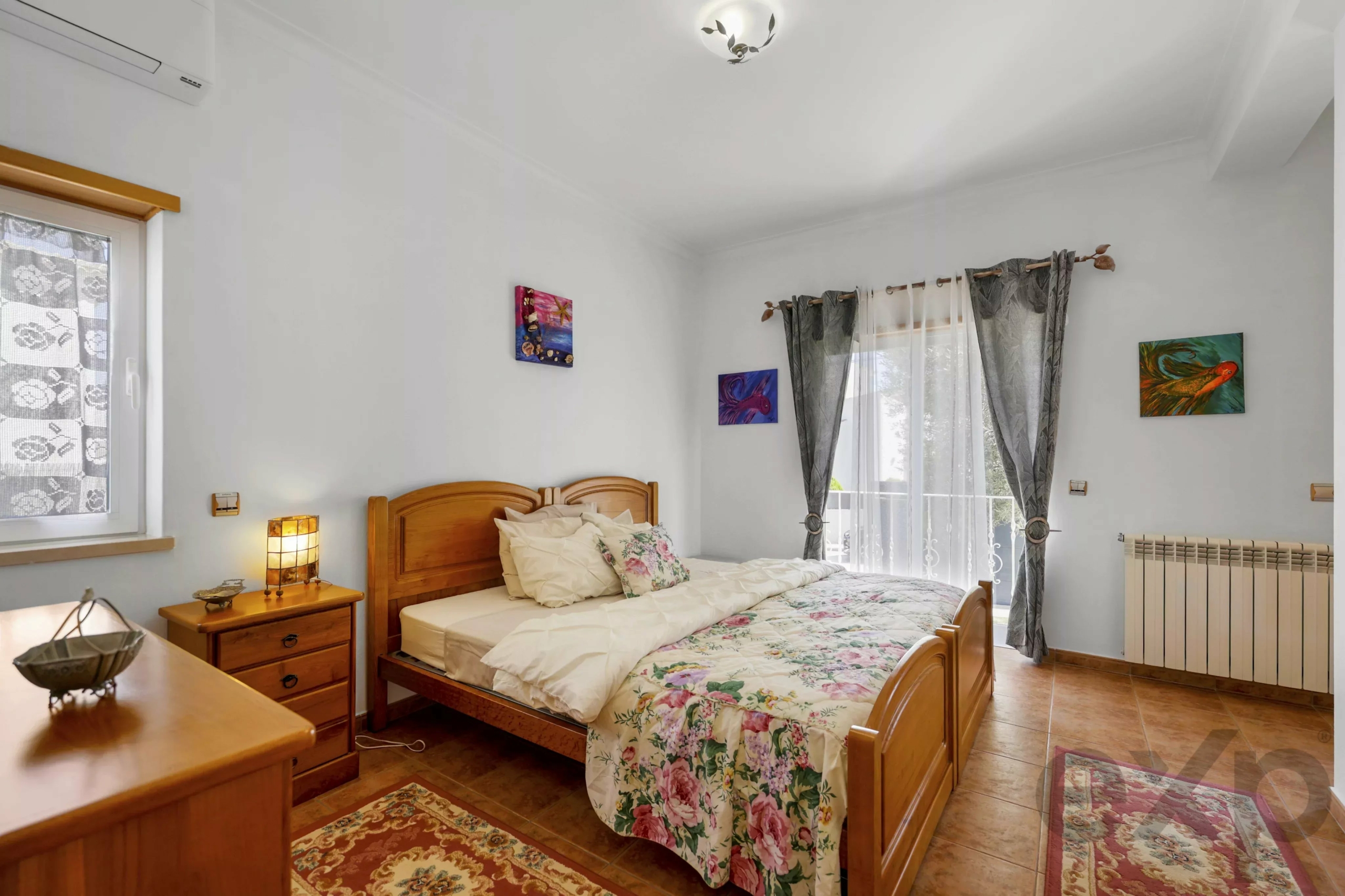 Detached villa with pool and garage, 5 minutes walk from Praia do Vau - Portimão