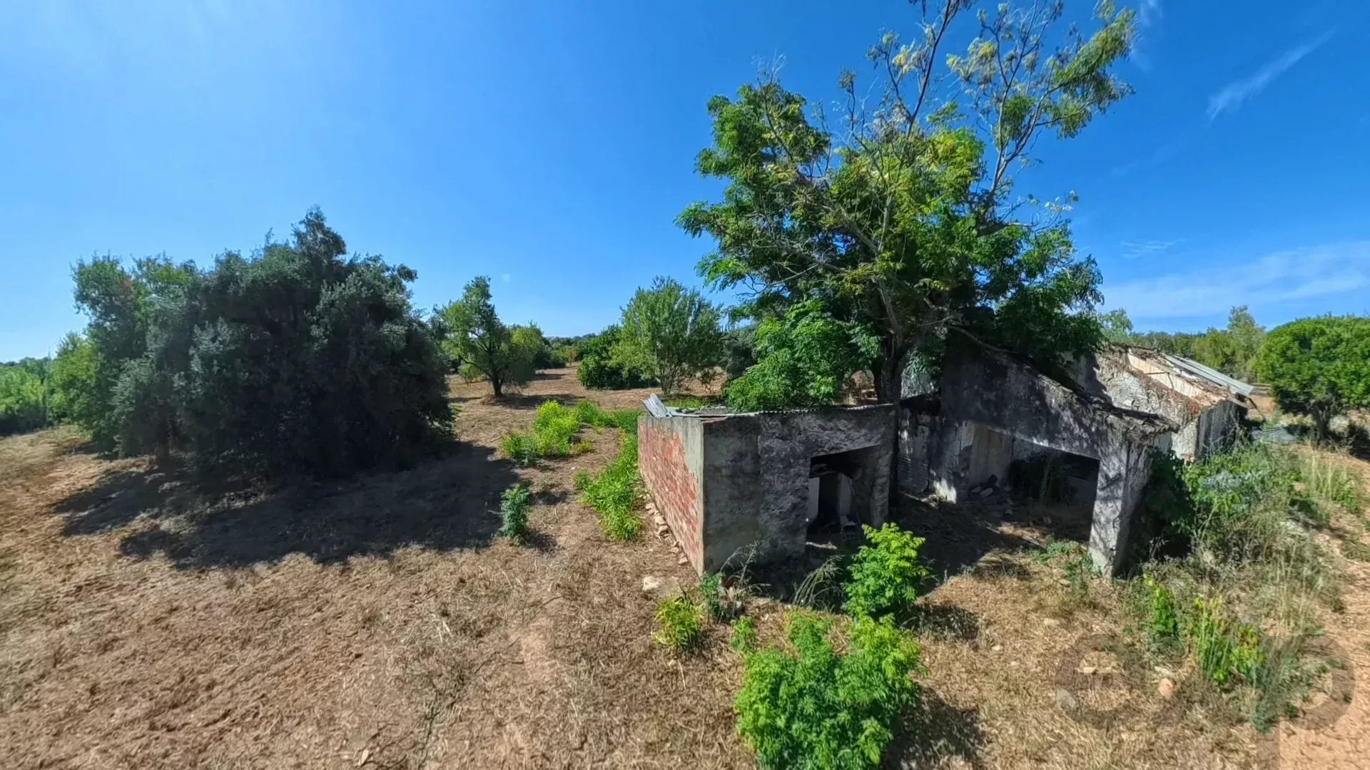 Domaine rural traditionnel à restaurer