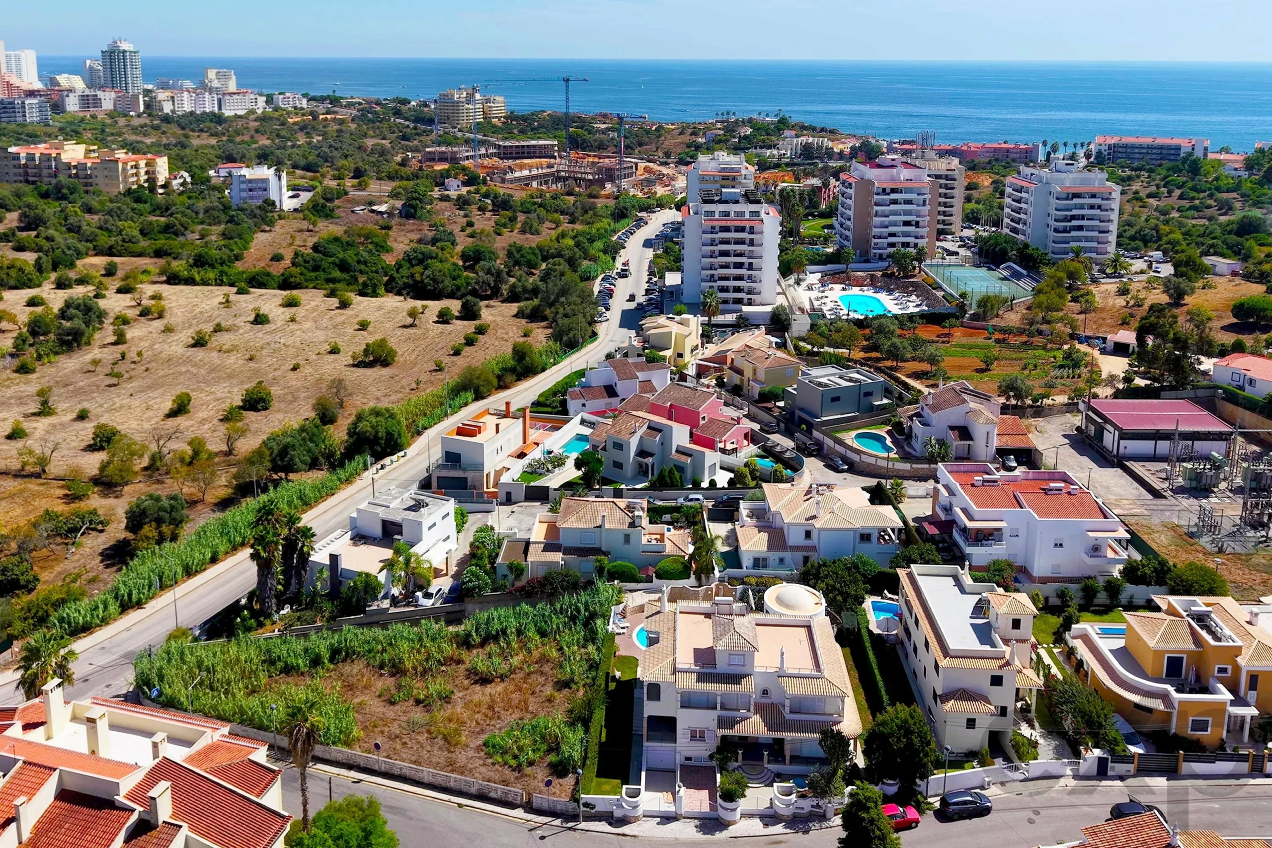 Detached villa with pool and garage, 5 minutes walk from Praia do Vau - Portimão