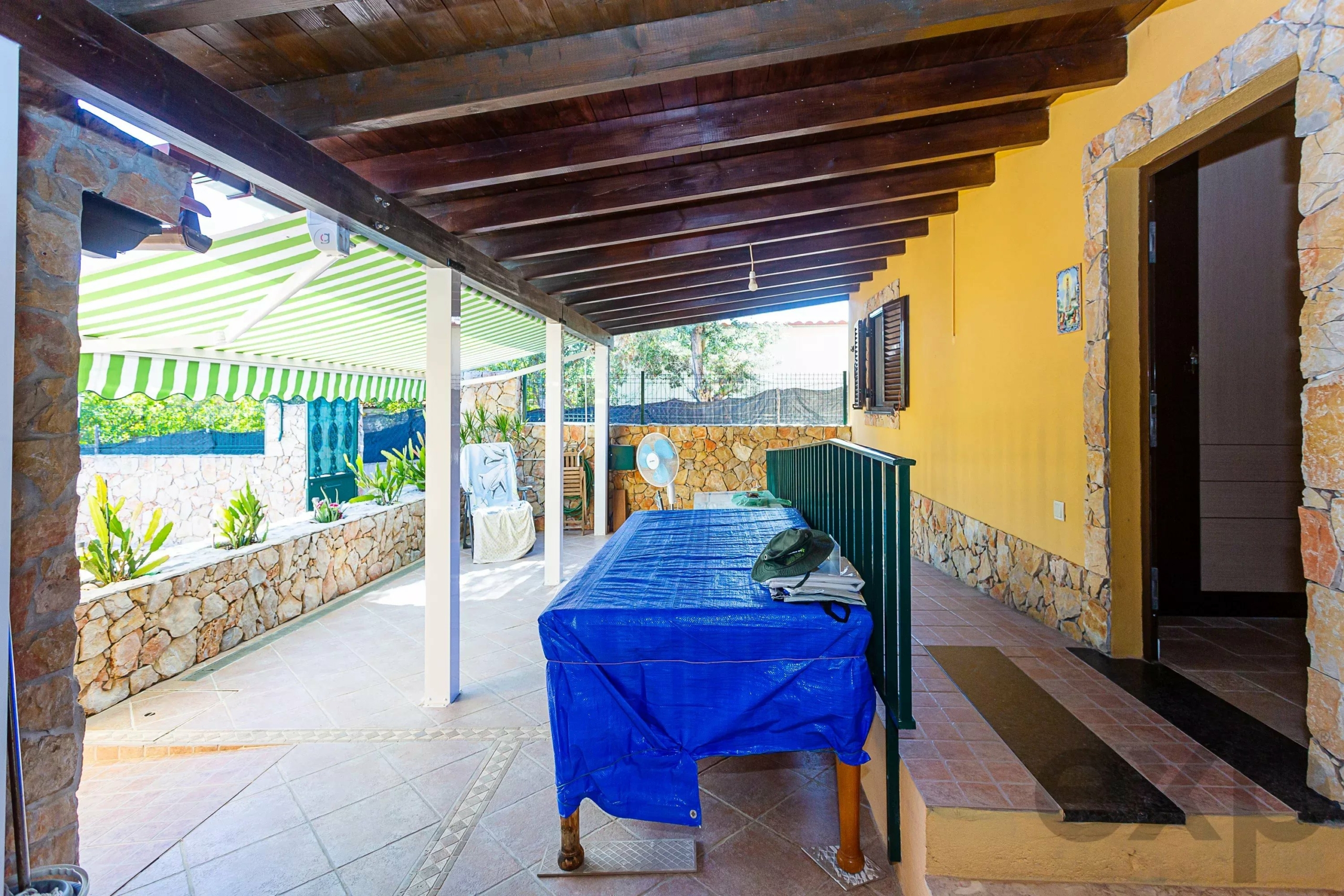 3-bedroom house with a separate studio next to the Ria Formosa