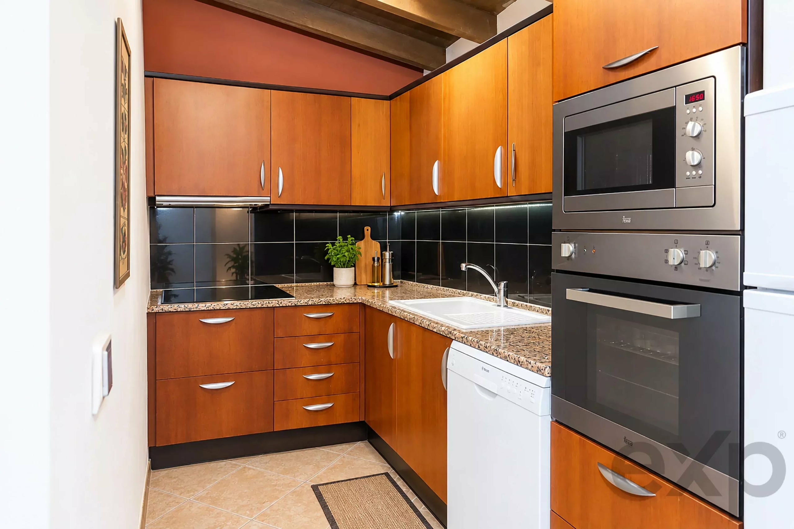 3-bedroom house with a separate studio next to the Ria Formosa