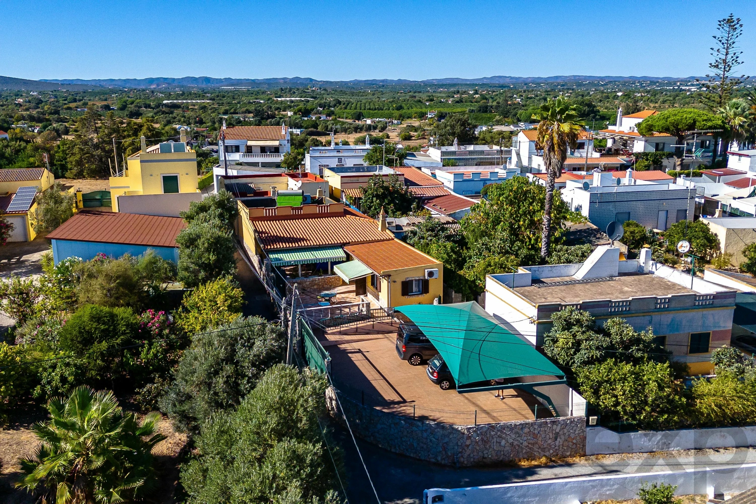 3-bedroom house with a separate studio next to the Ria Formosa