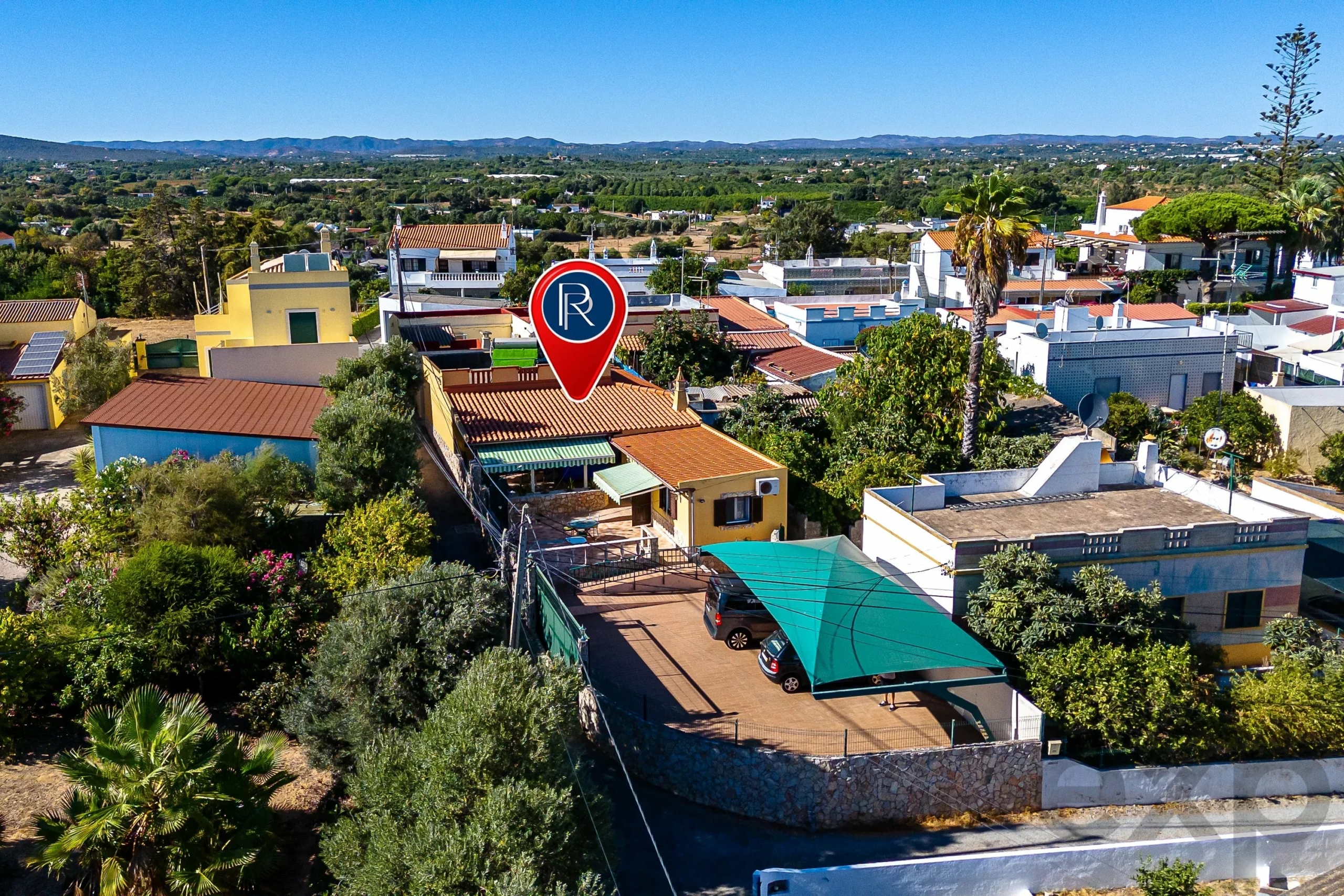 3-bedroom house with a separate studio next to the Ria Formosa