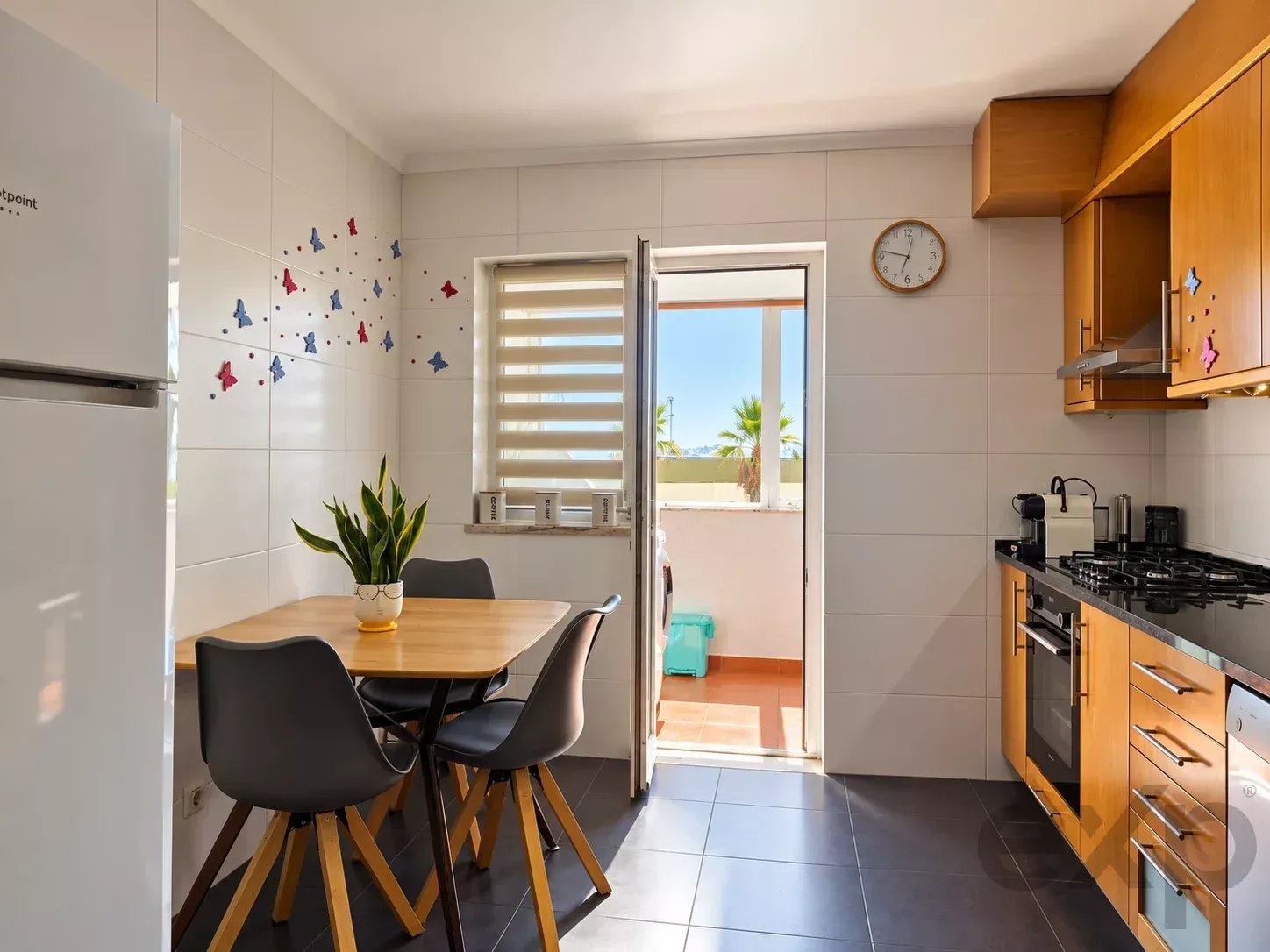 Appartement spacieux et lumineux de deux chambres dans une résidence fermée avec piscine et parking privé
