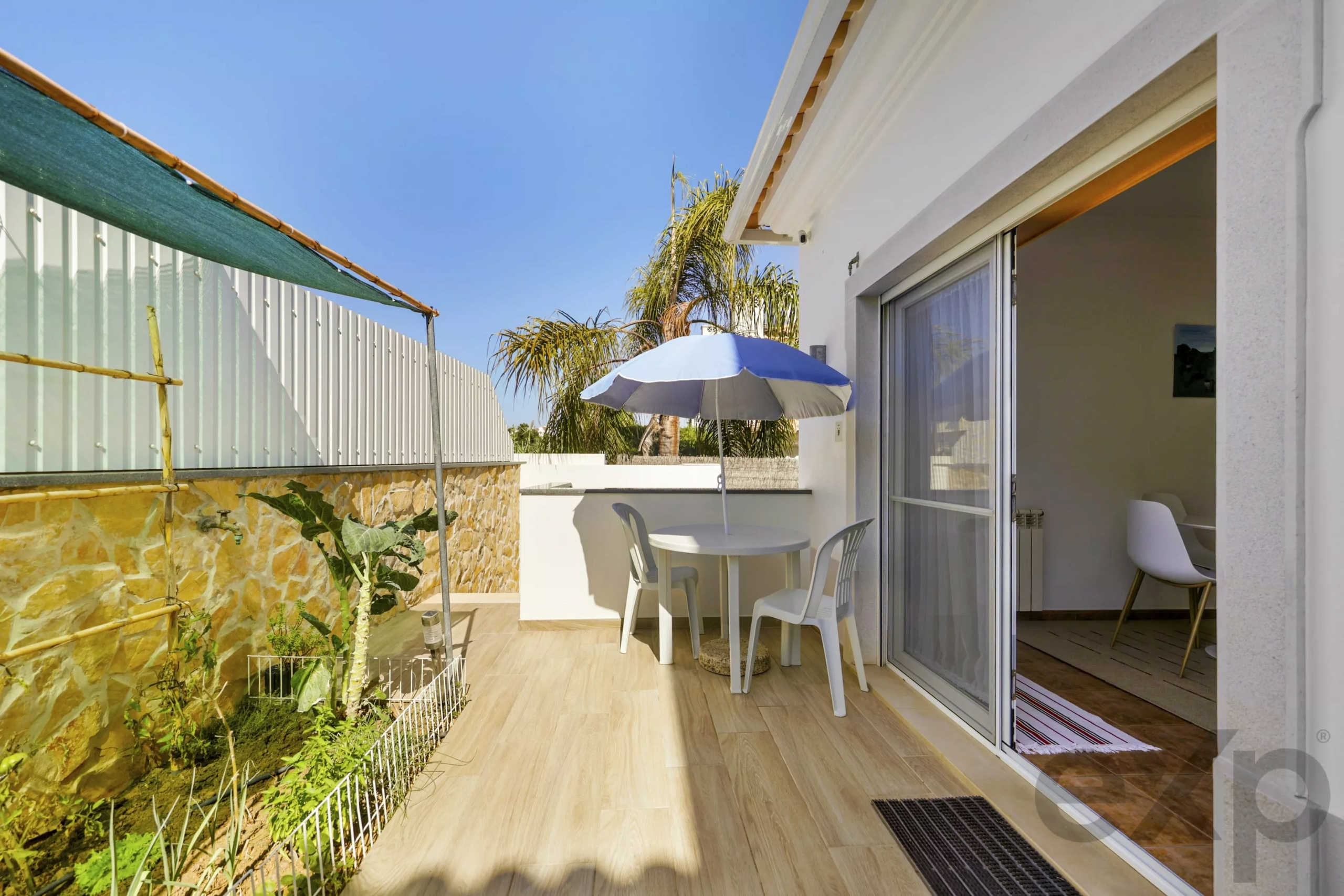 Detached villa with pool and garage, 5 minutes walk from Praia do Vau - Portimão