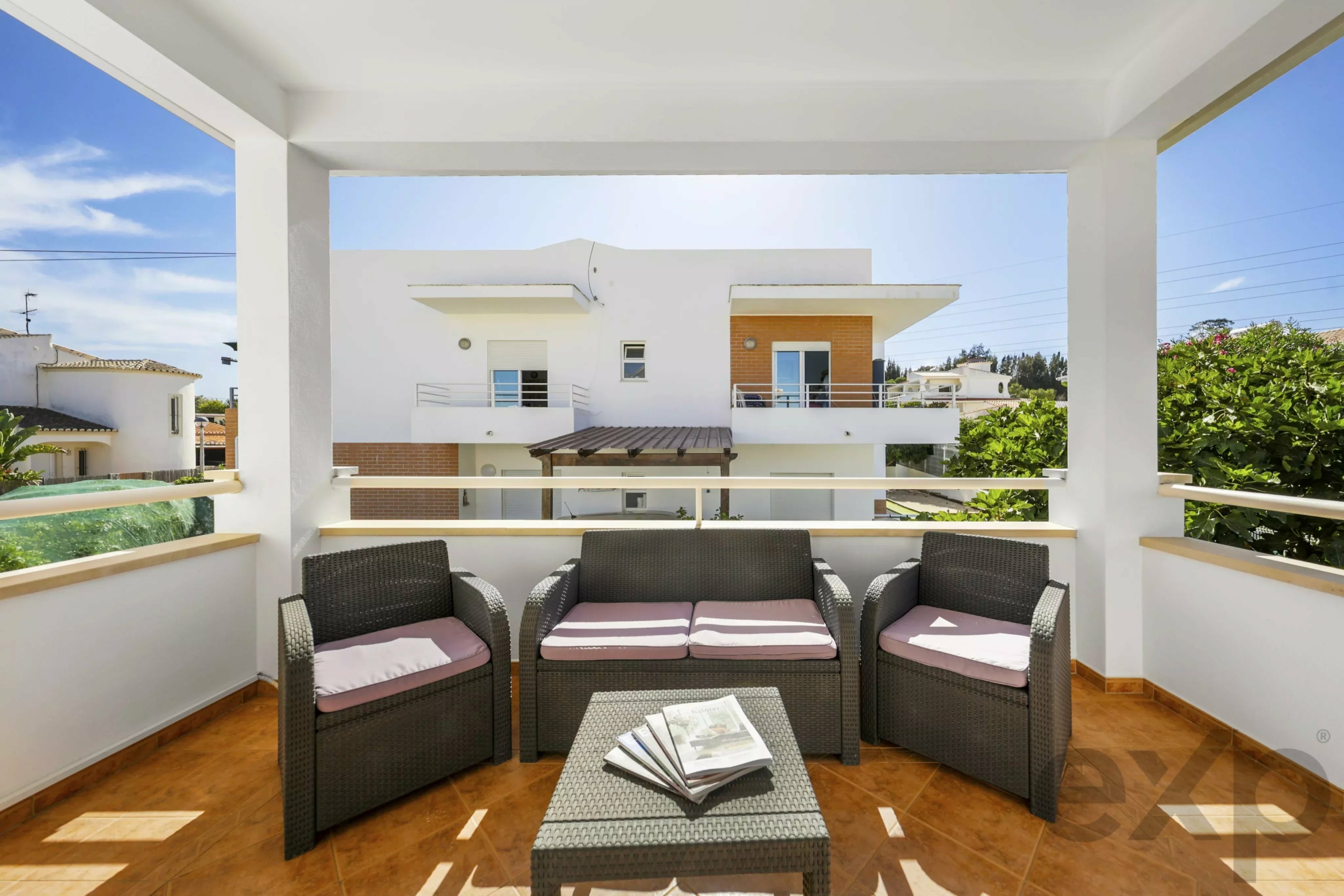 Detached villa with pool and garage, 5 minutes walk from Praia do Vau - Portimão
