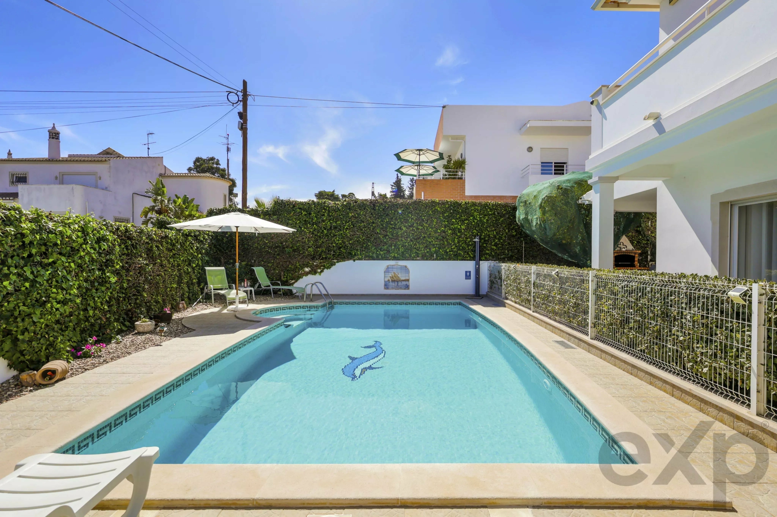 Detached villa with pool and garage, 5 minutes walk from Praia do Vau - Portimão