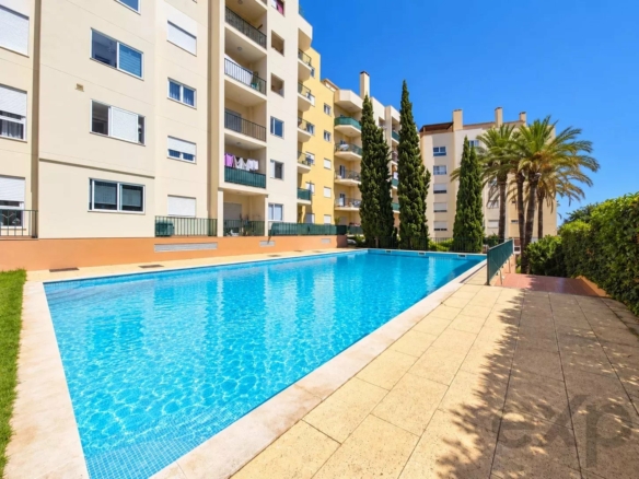 Appartement spacieux et lumineux de deux chambres dans une résidence fermée avec piscine et parking privé