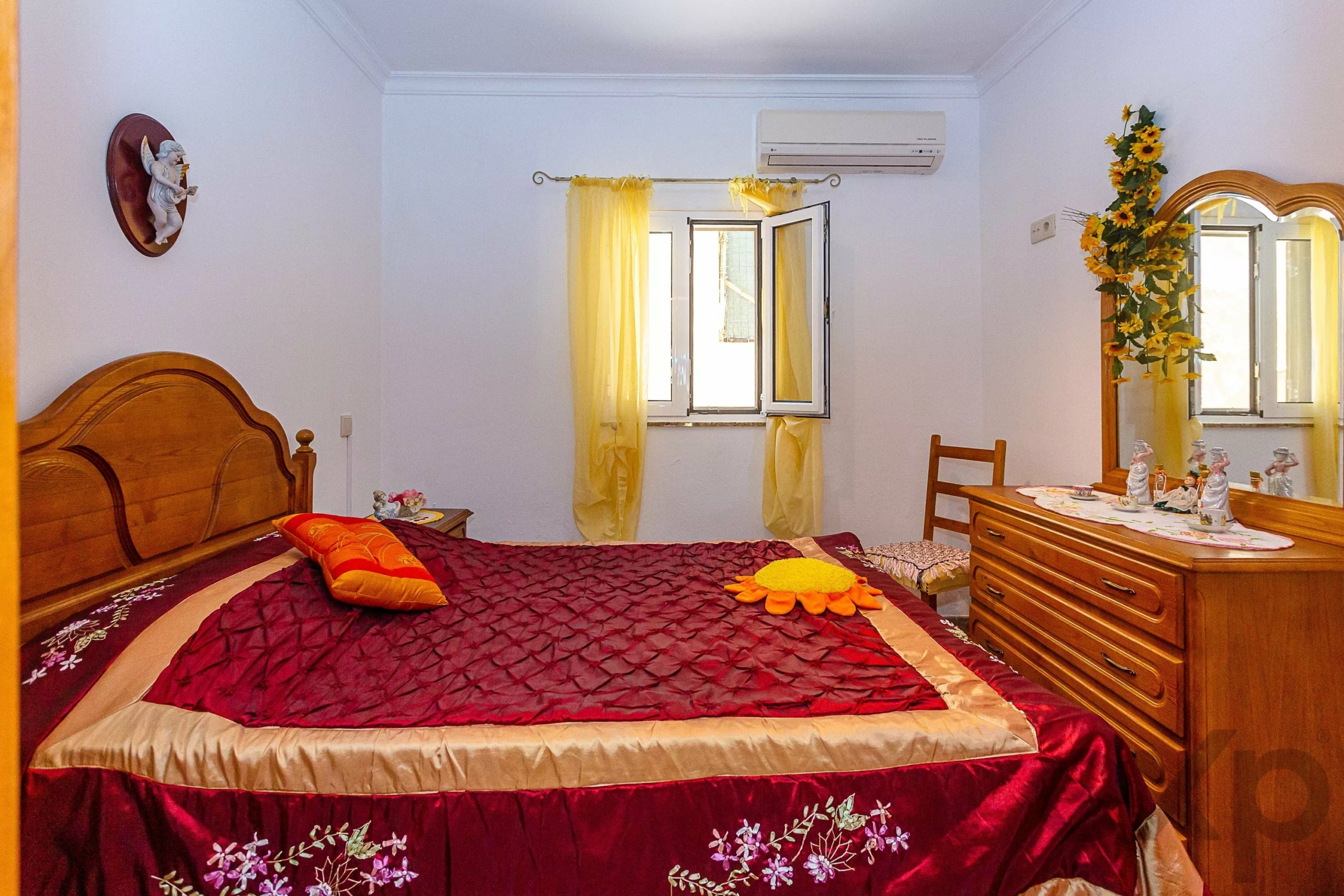 3-bedroom house with a separate studio next to the Ria Formosa